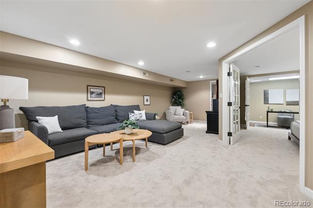 498 Columbine Street Unit: 9