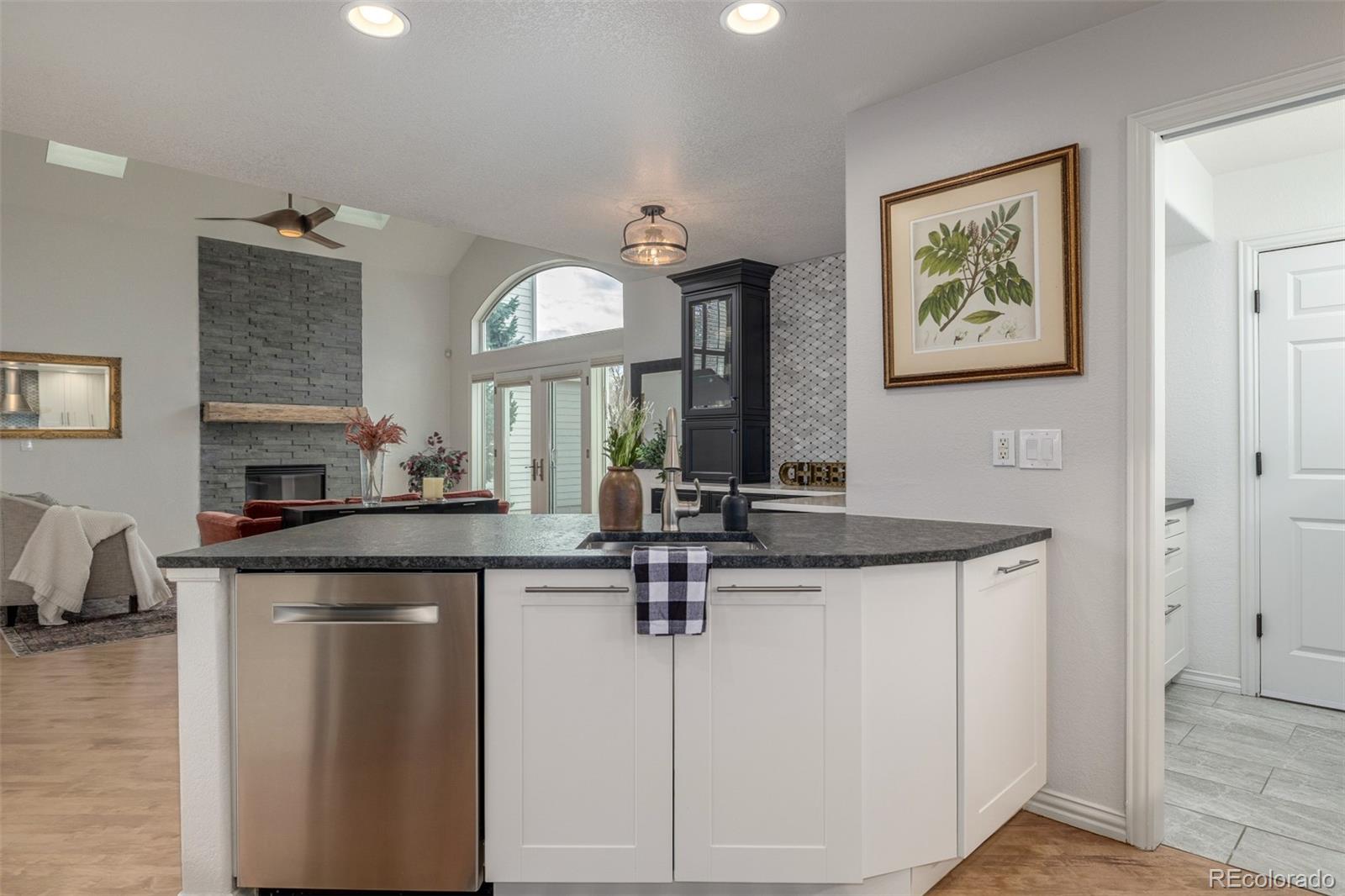 1011 S Valentia Street Unit: 30