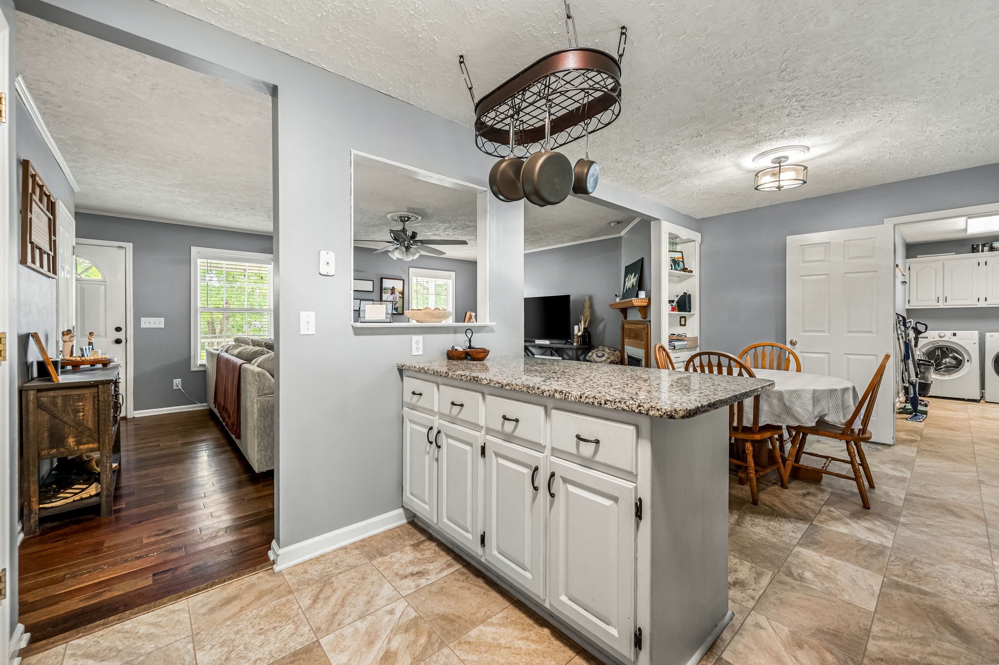 335 Overlook Cir