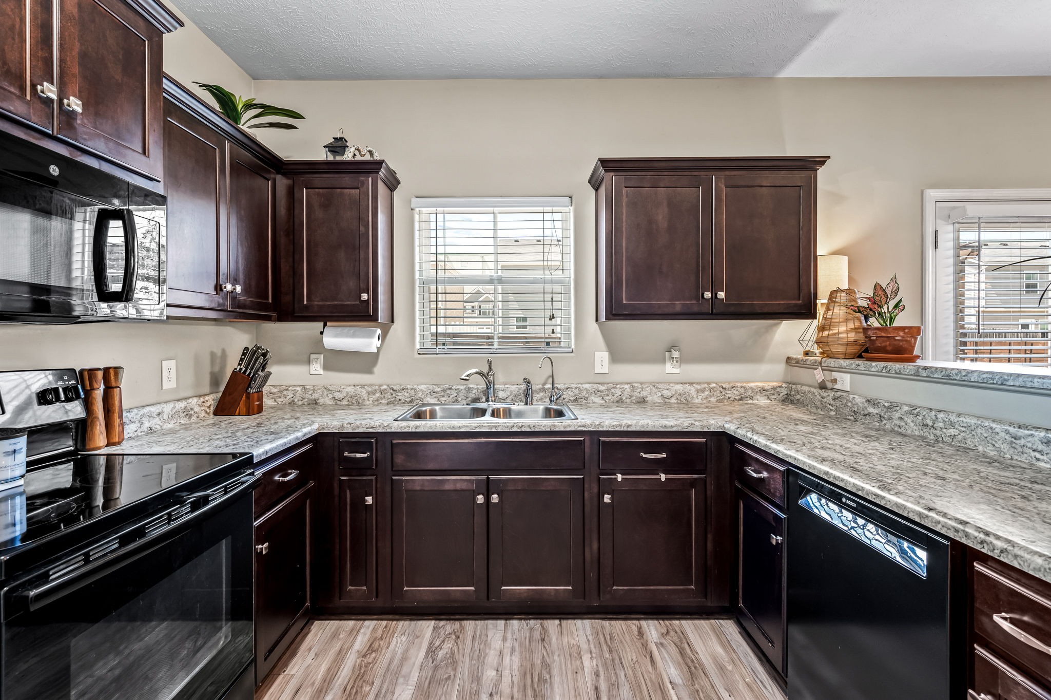 4242 Golden Sun Ct