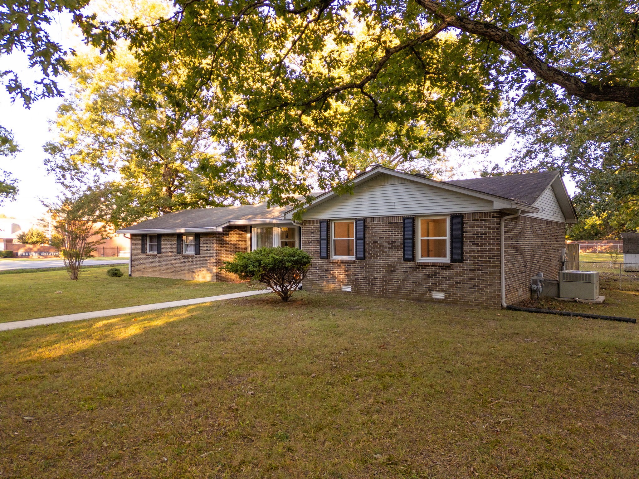 212 Macs Ln