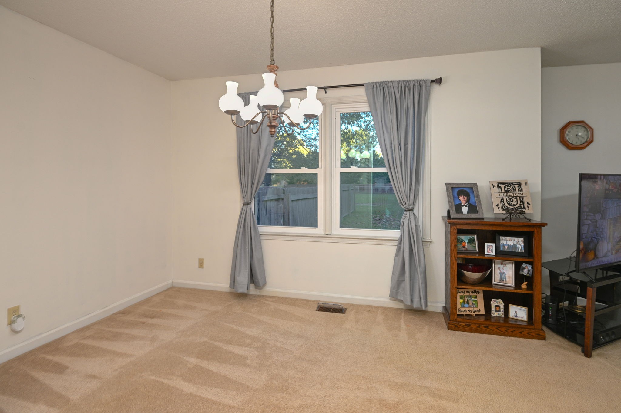 212 Macs Ln