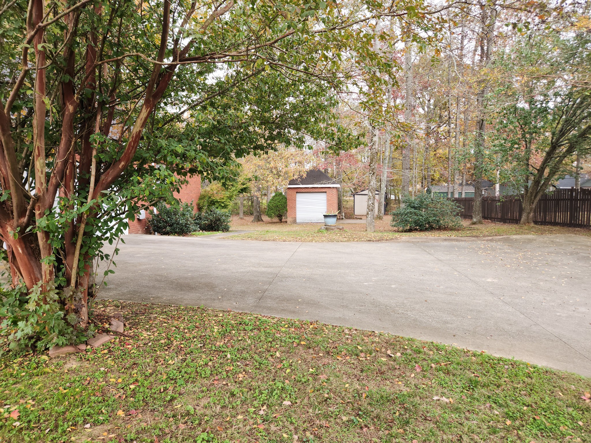 2004 Oakwood Dr