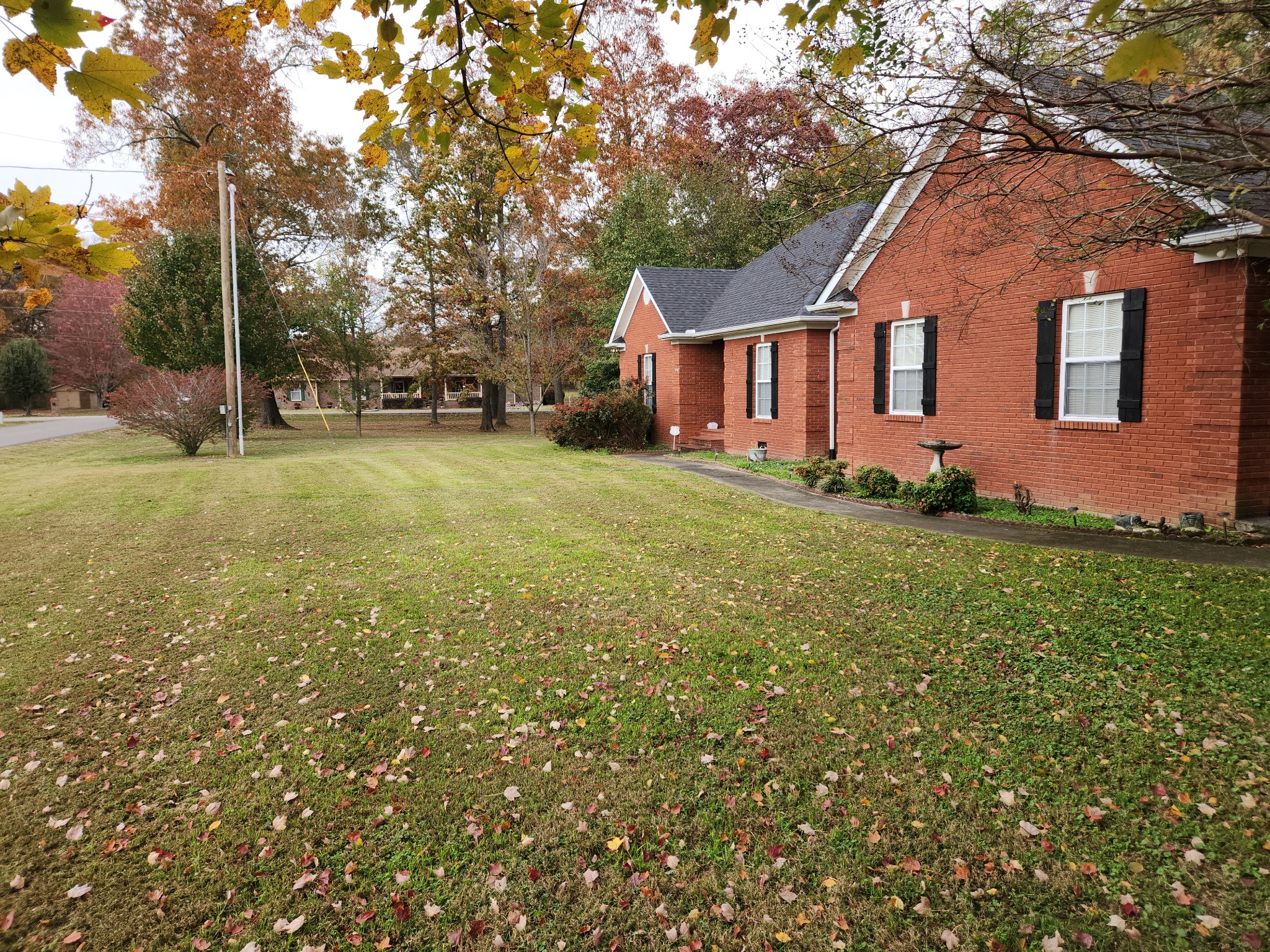 2004 Oakwood Dr