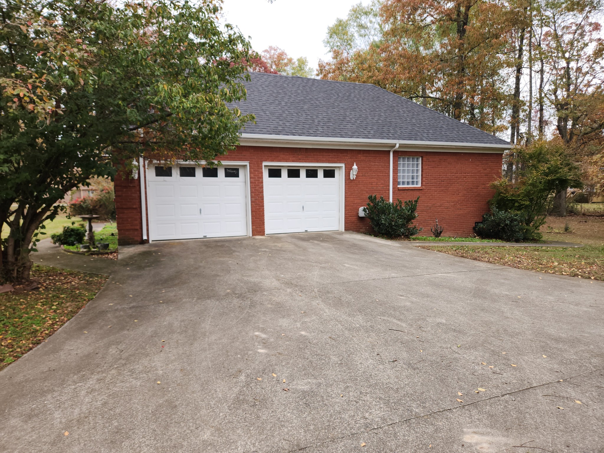 2004 Oakwood Dr