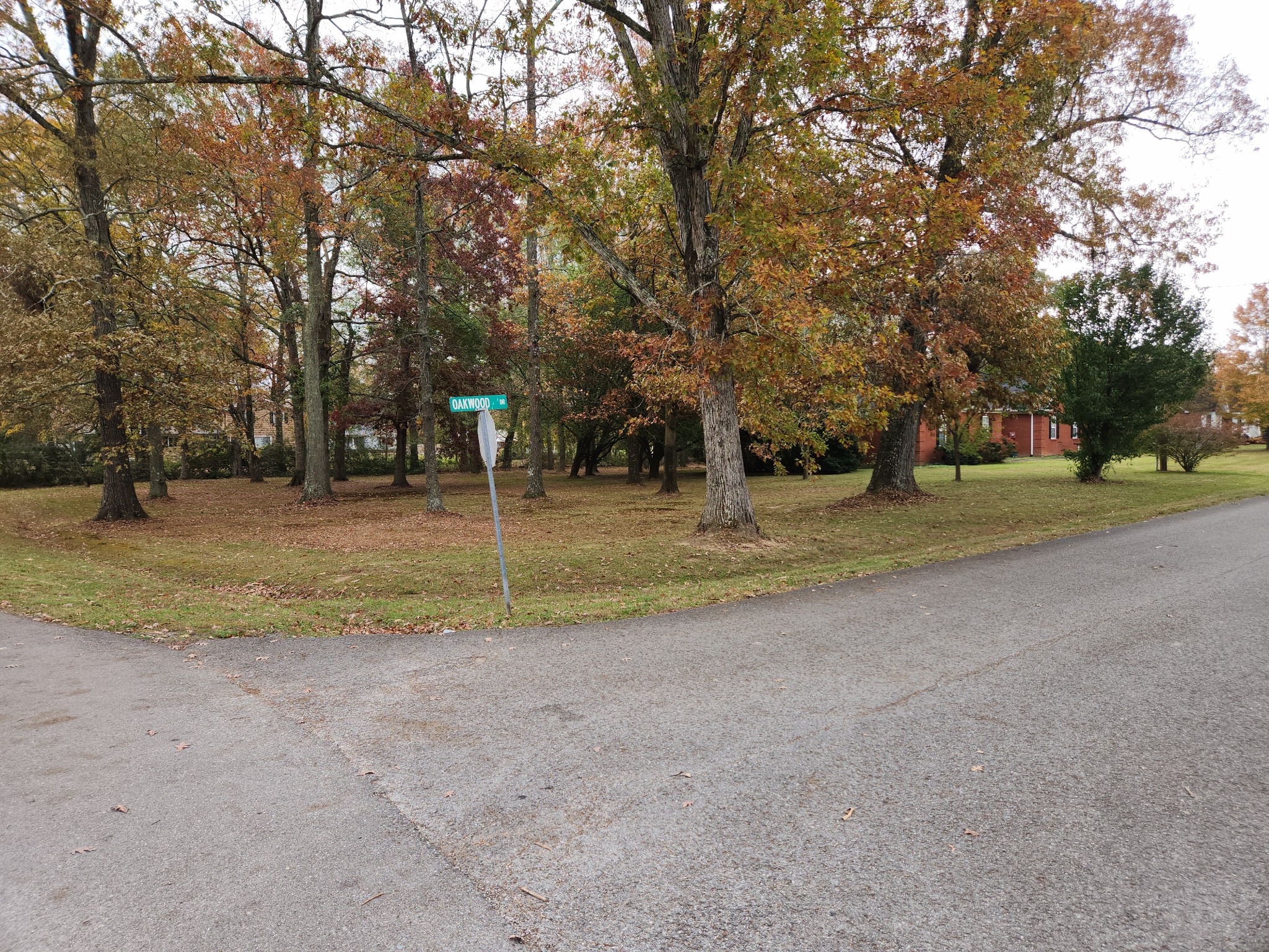 2004 Oakwood Dr