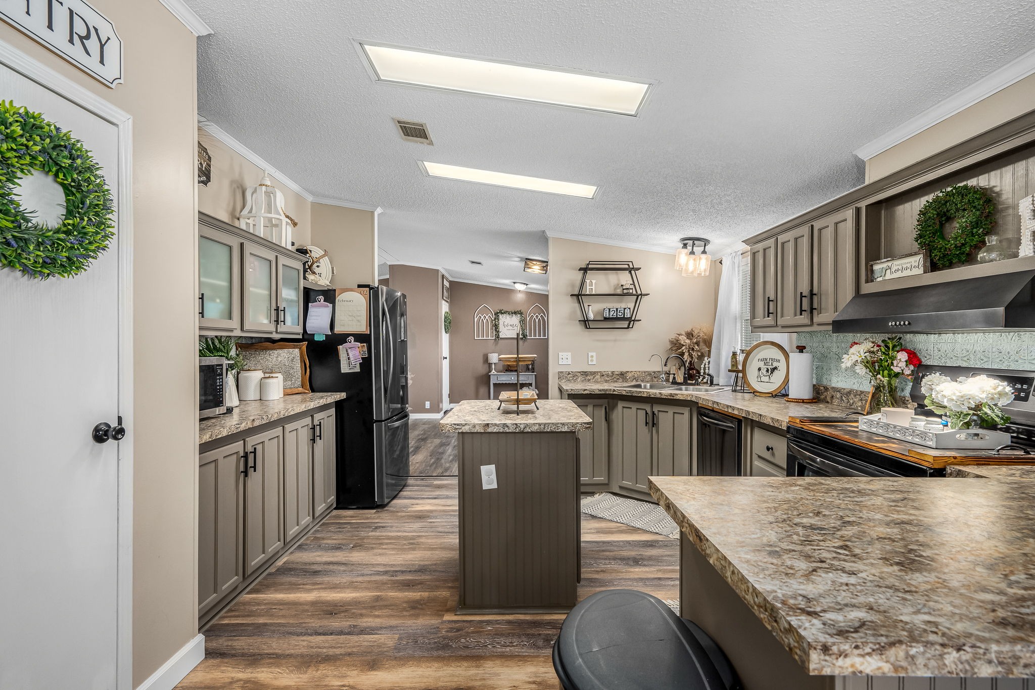 395 Whitaker Rd