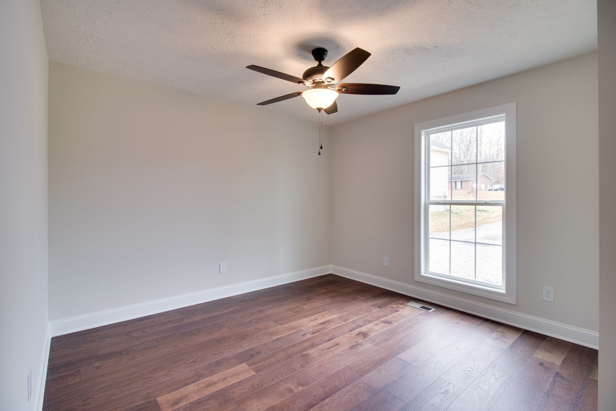311 Lee Ln