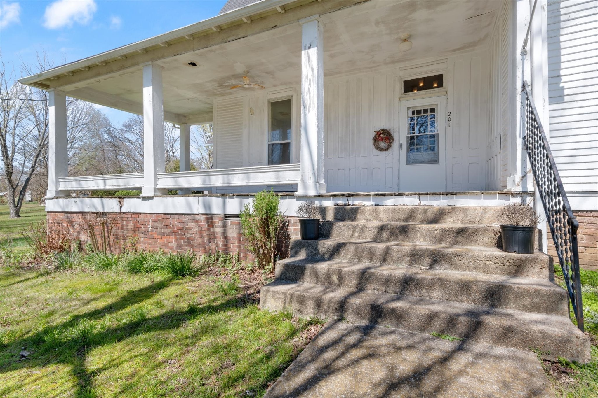 201 Knob Creek Rd