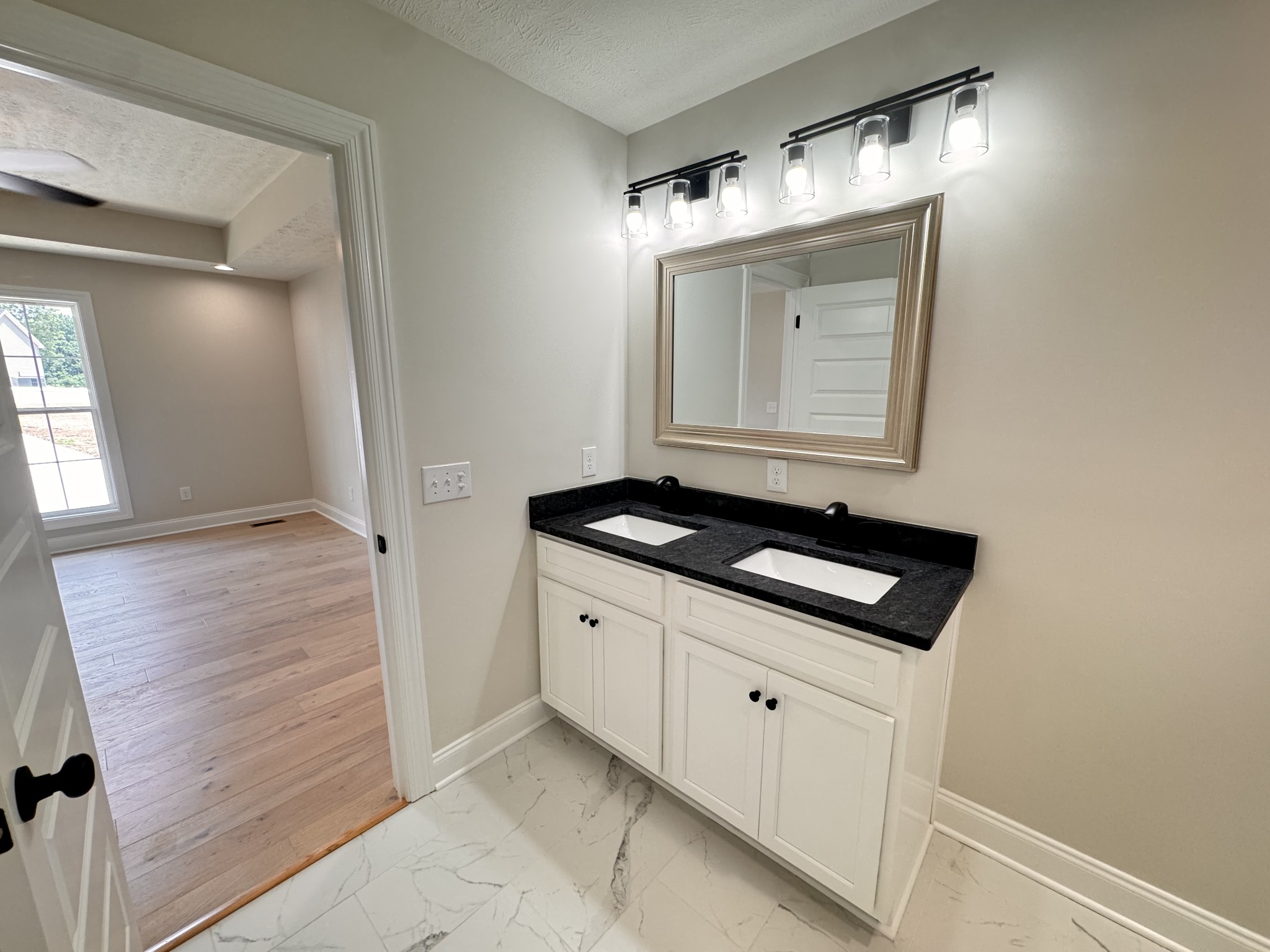 312 Lee Ln