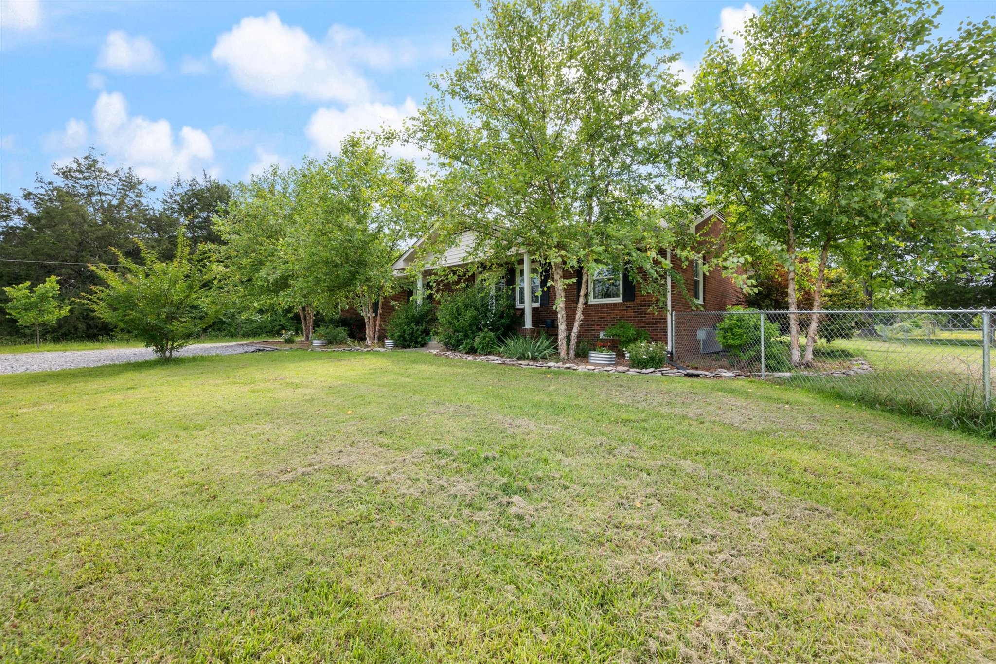 1120 Weeks Rd