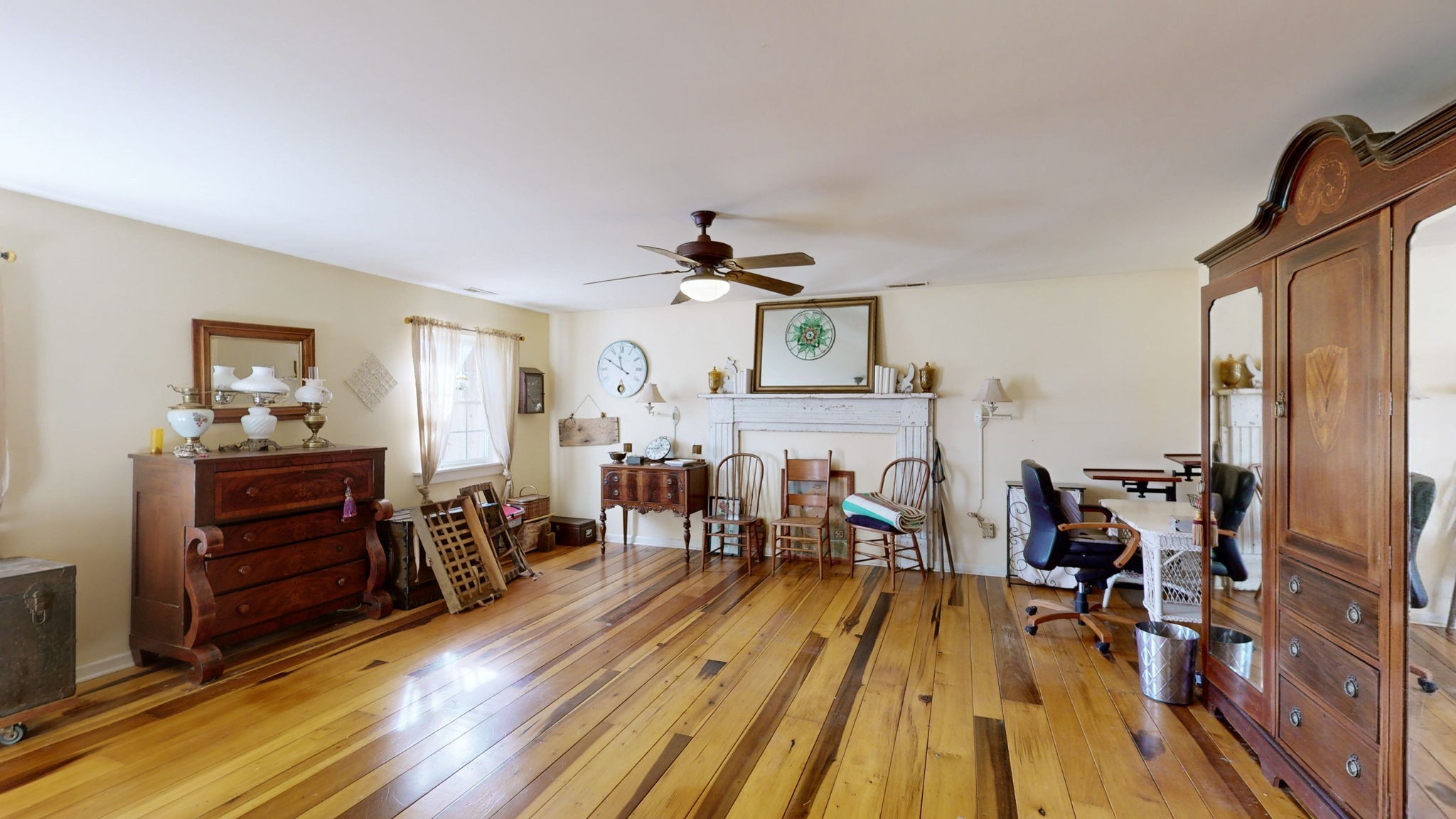 2098 Charity Rd, N