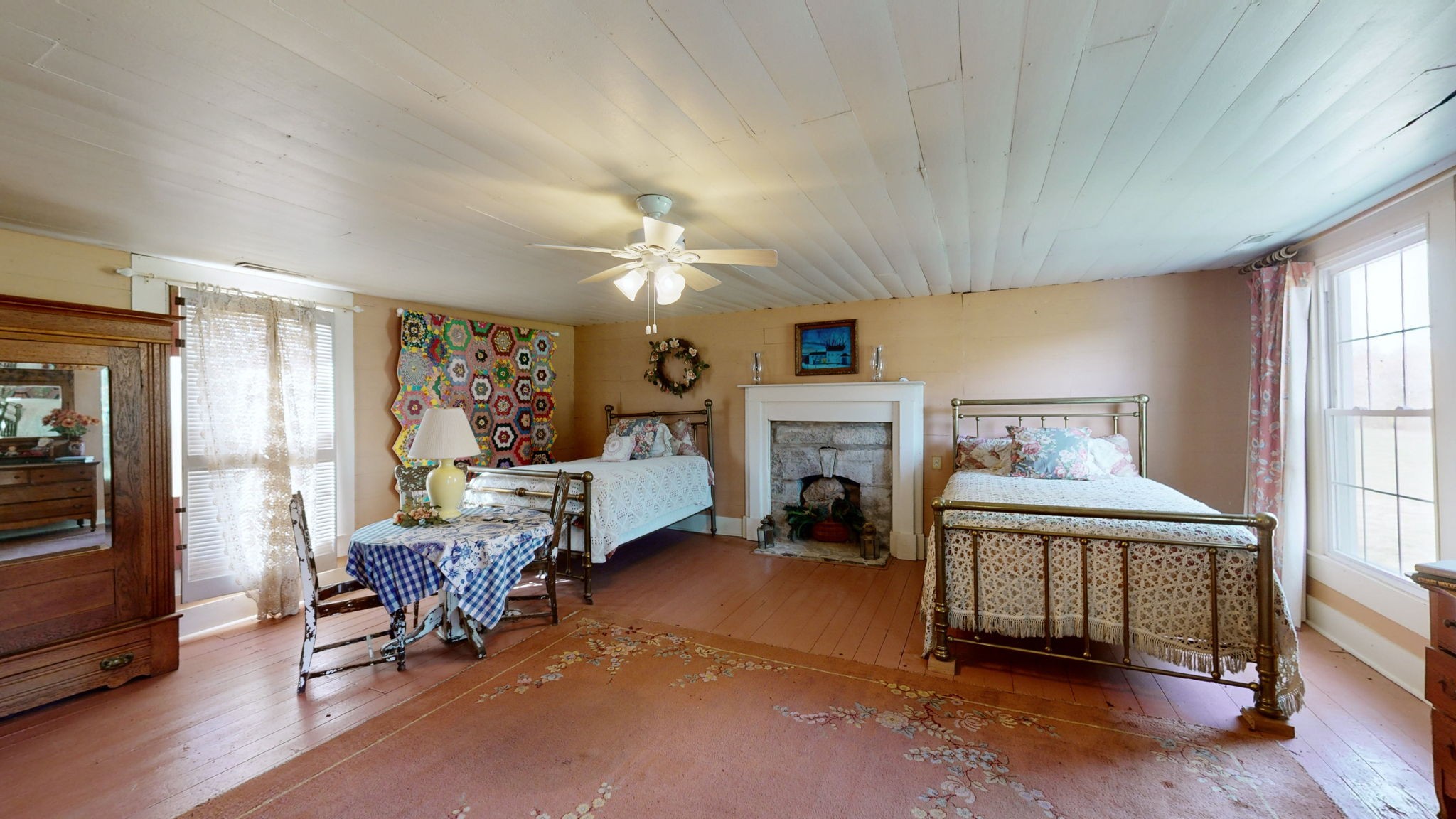 2098 Charity Rd, N