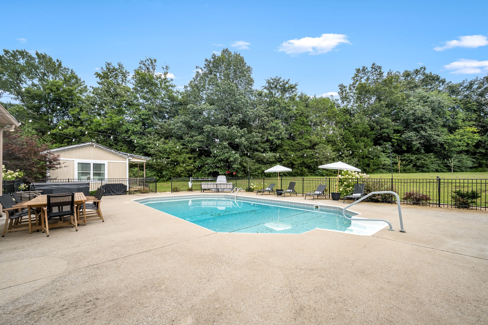 2376 Fairfield Pike