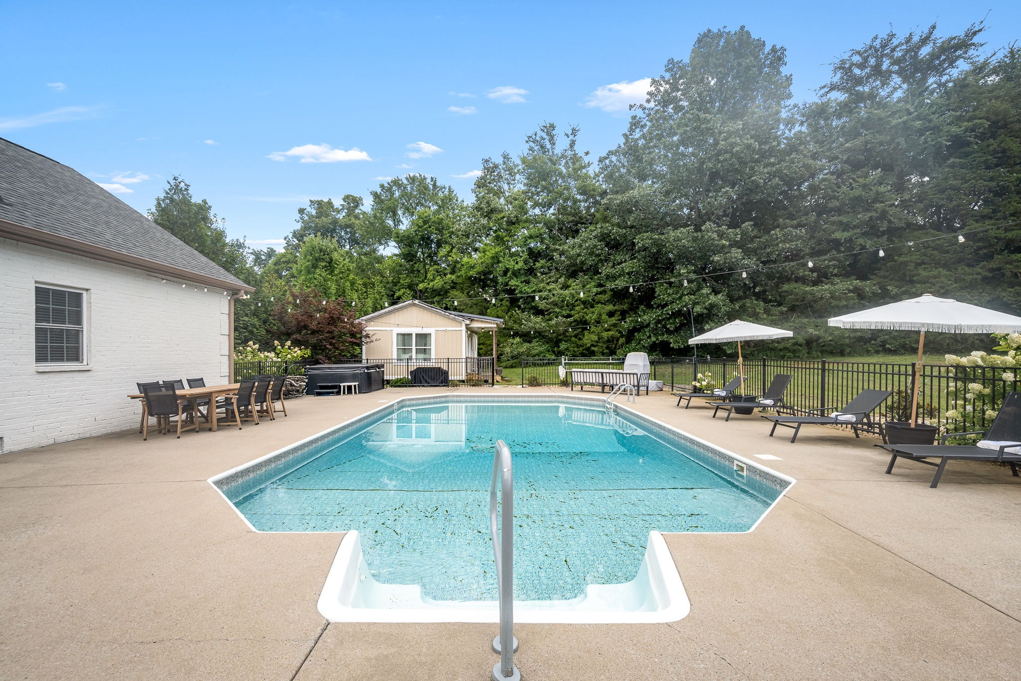 2376 Fairfield Pike