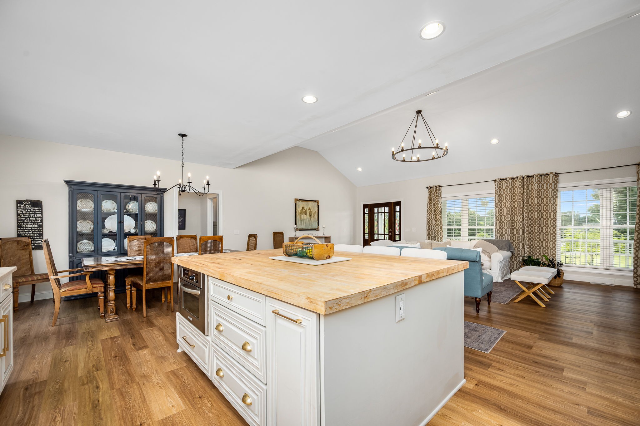 2376 Fairfield Pike