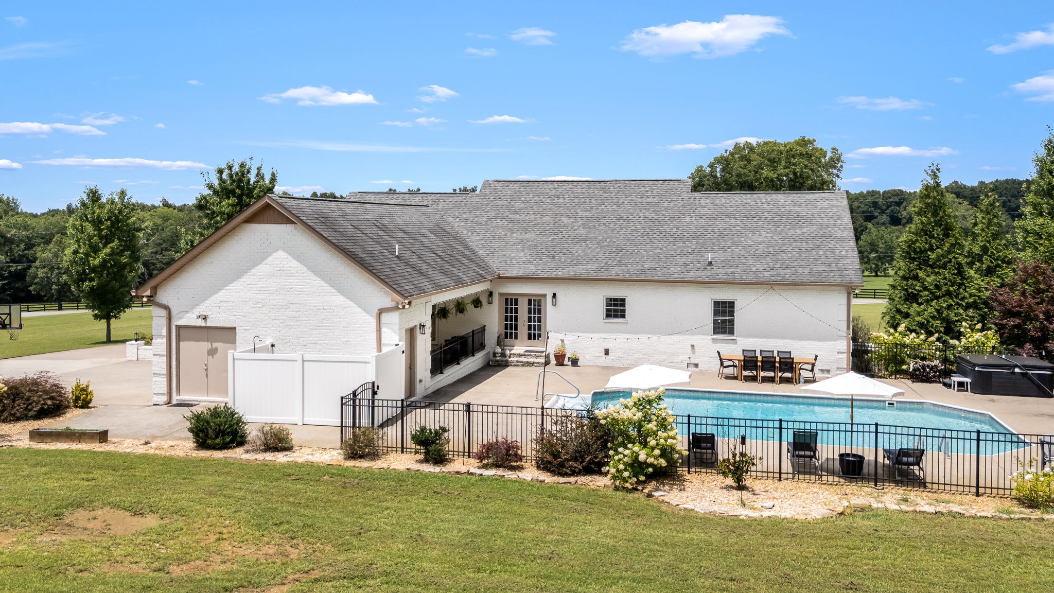 2376 Fairfield Pike