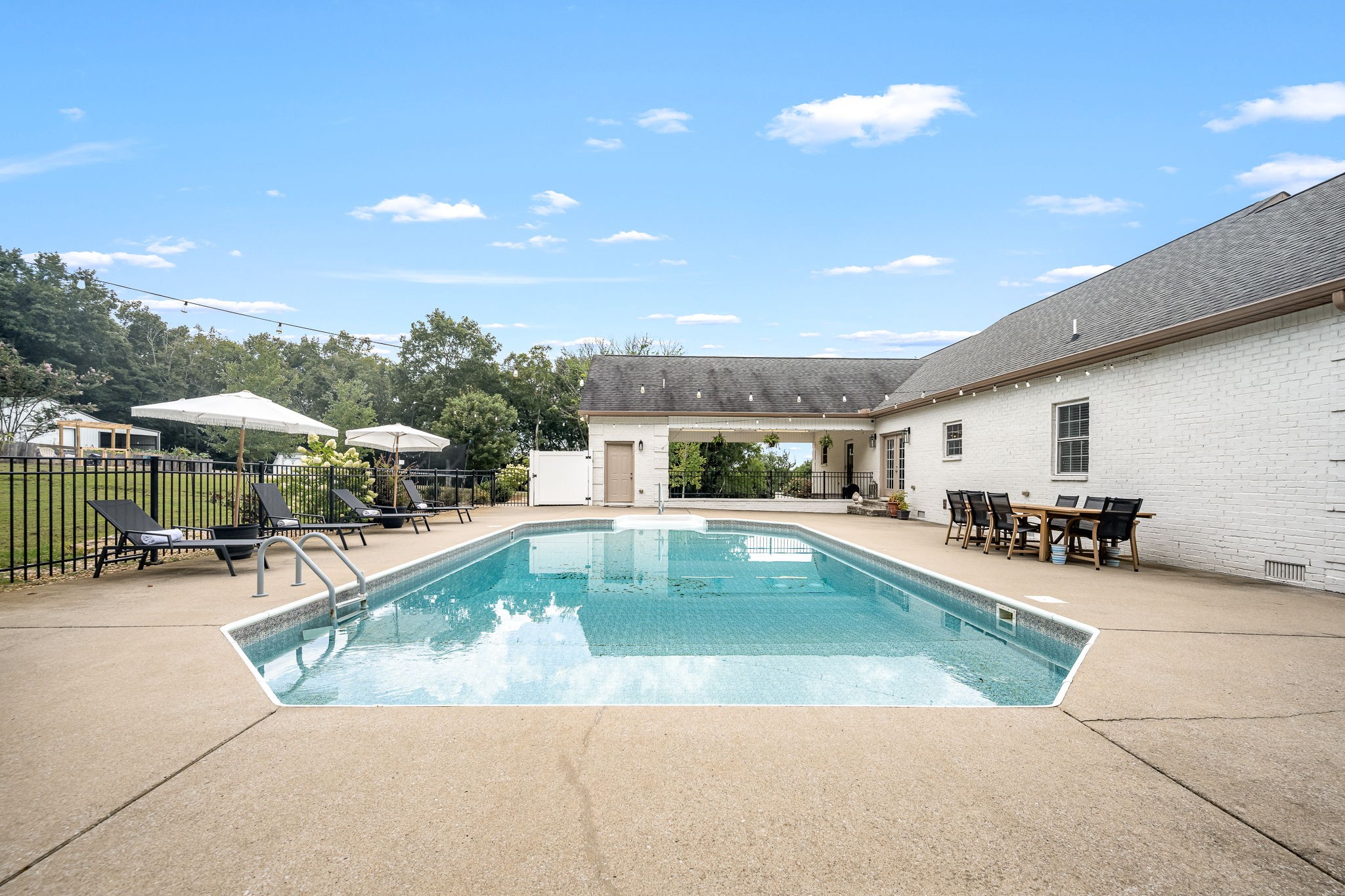 2376 Fairfield Pike