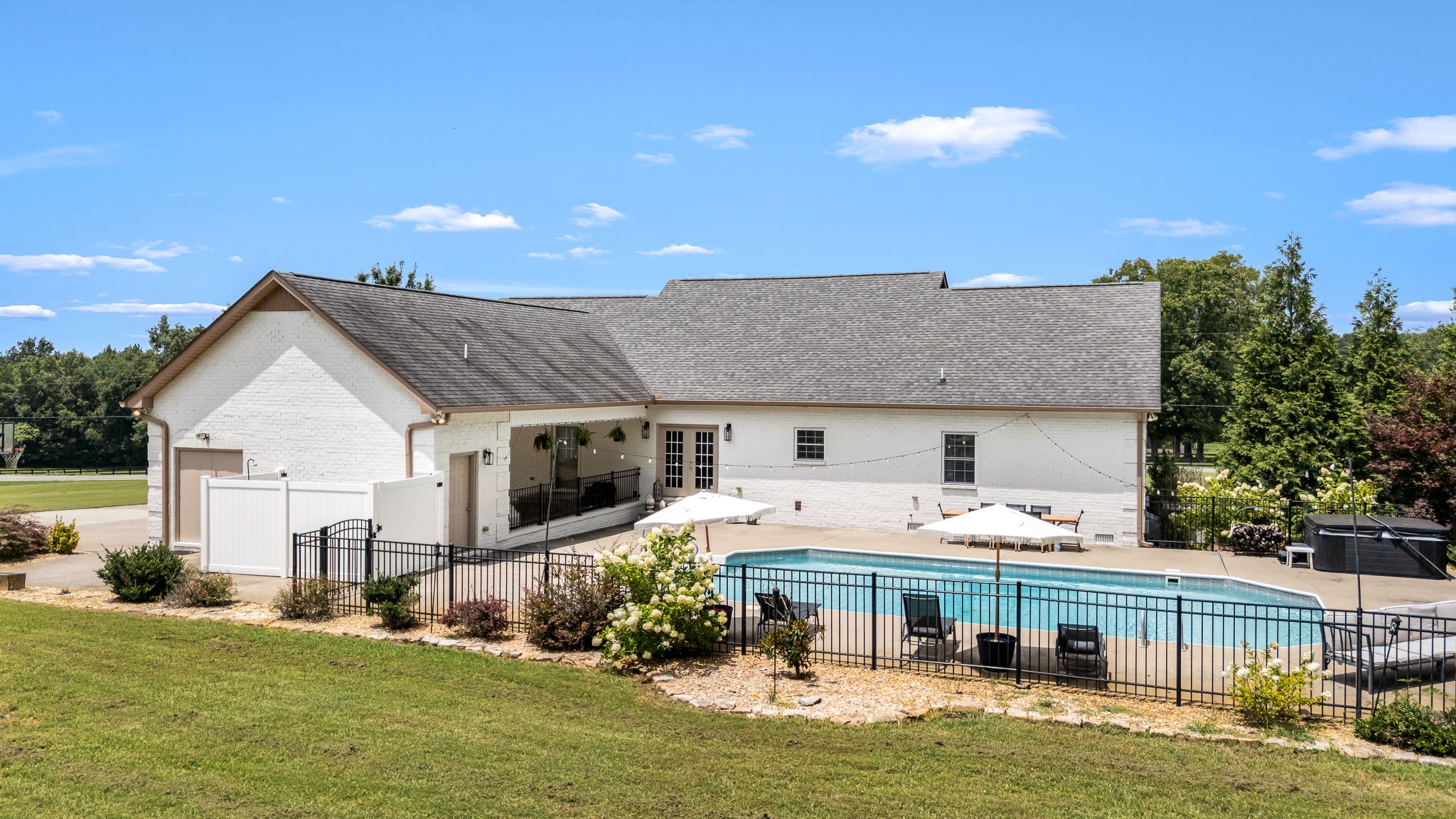 2376 Fairfield Pike