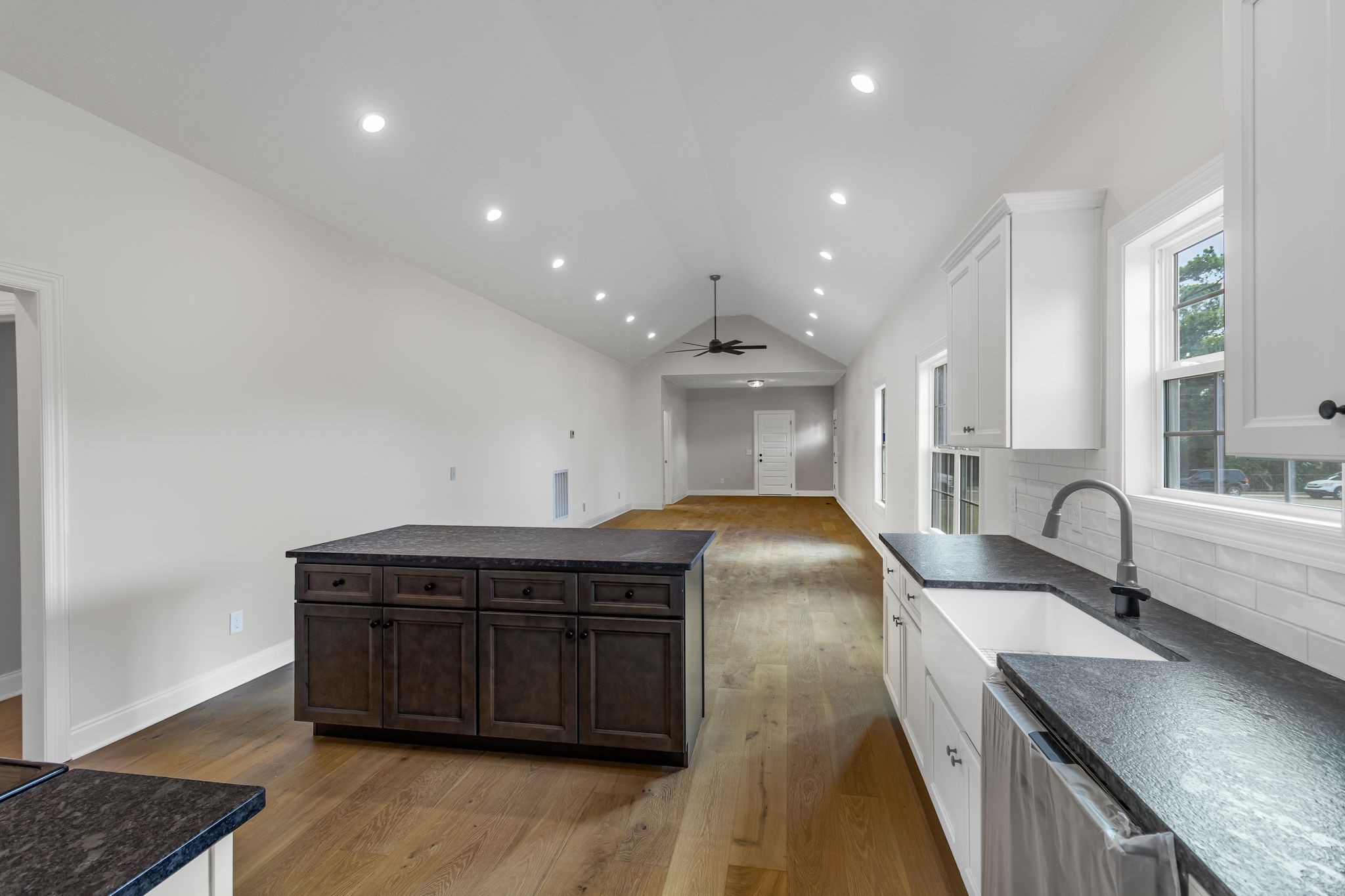 303 Lee Ln