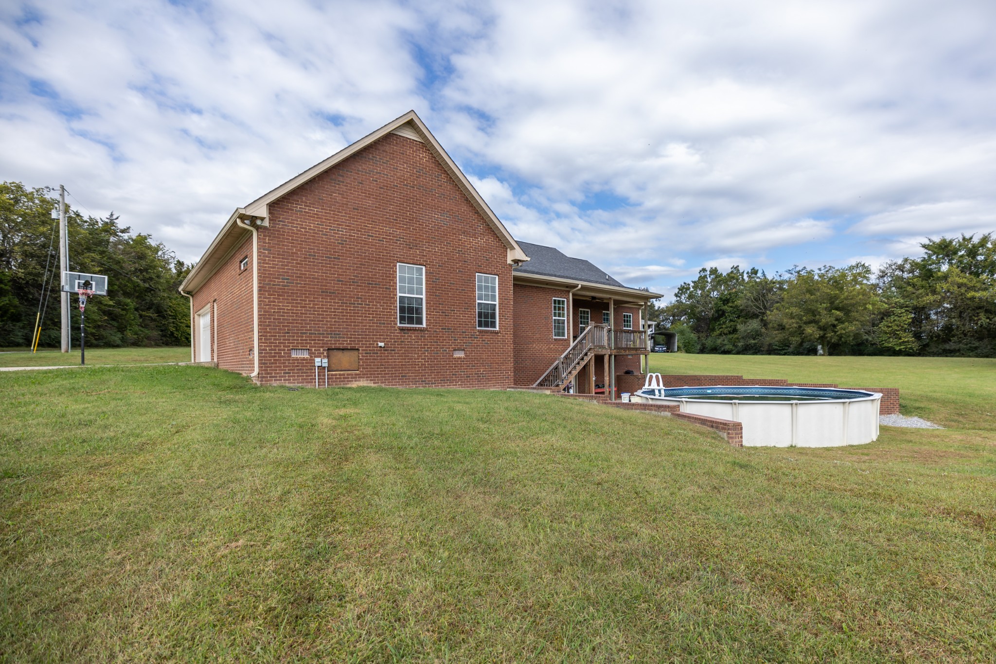 122 Laurelwood Dr