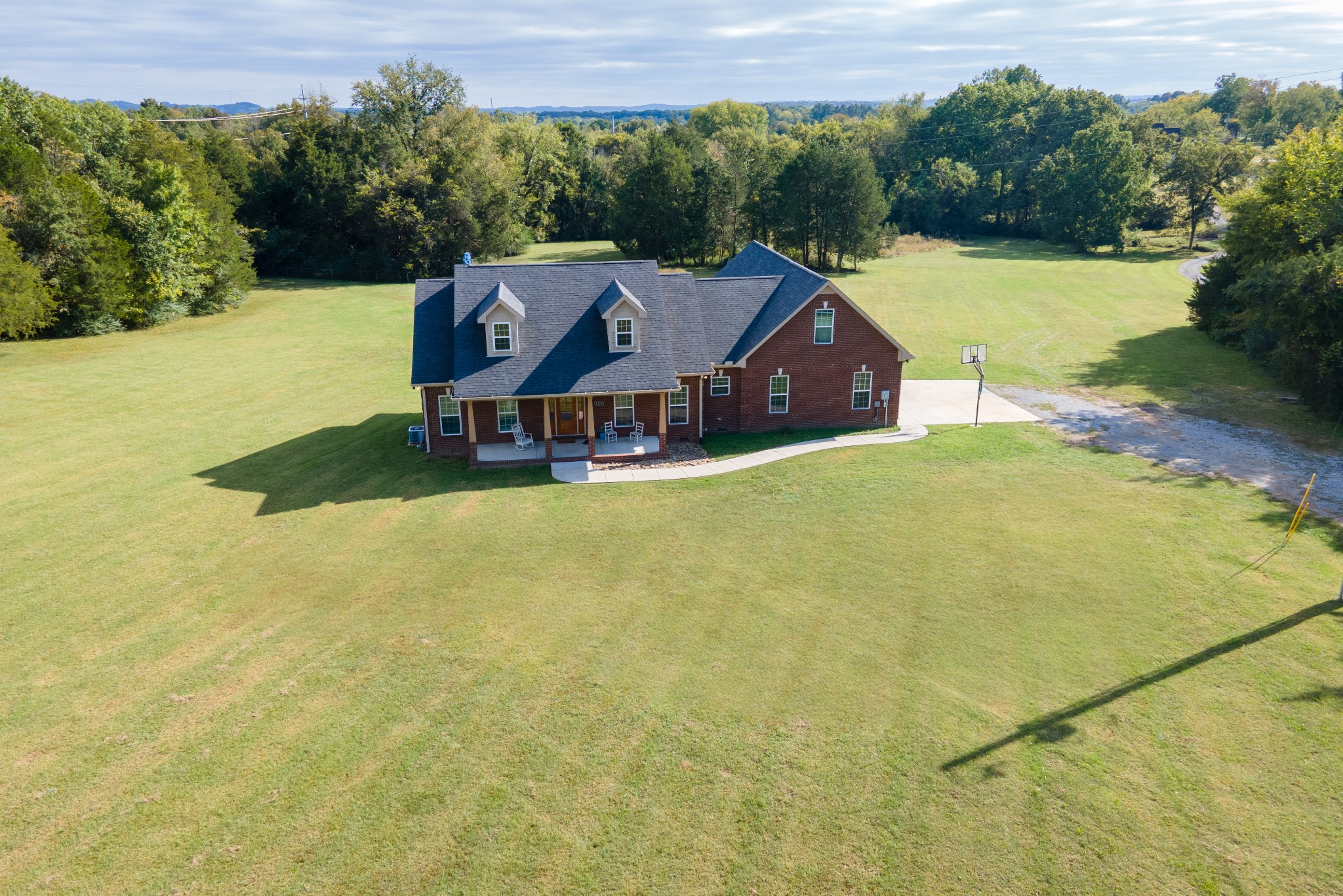 122 Laurelwood Dr