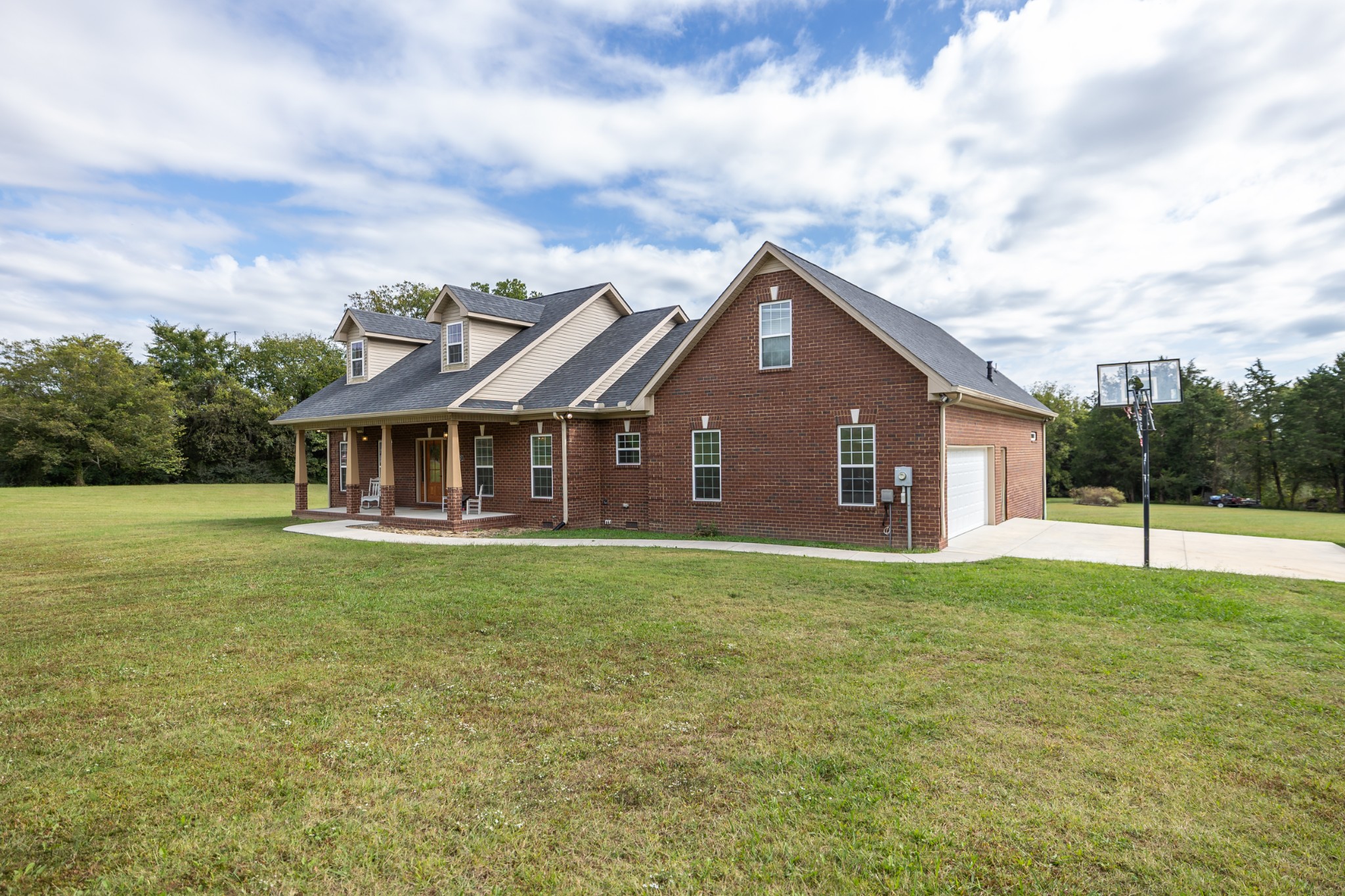 122 Laurelwood Dr