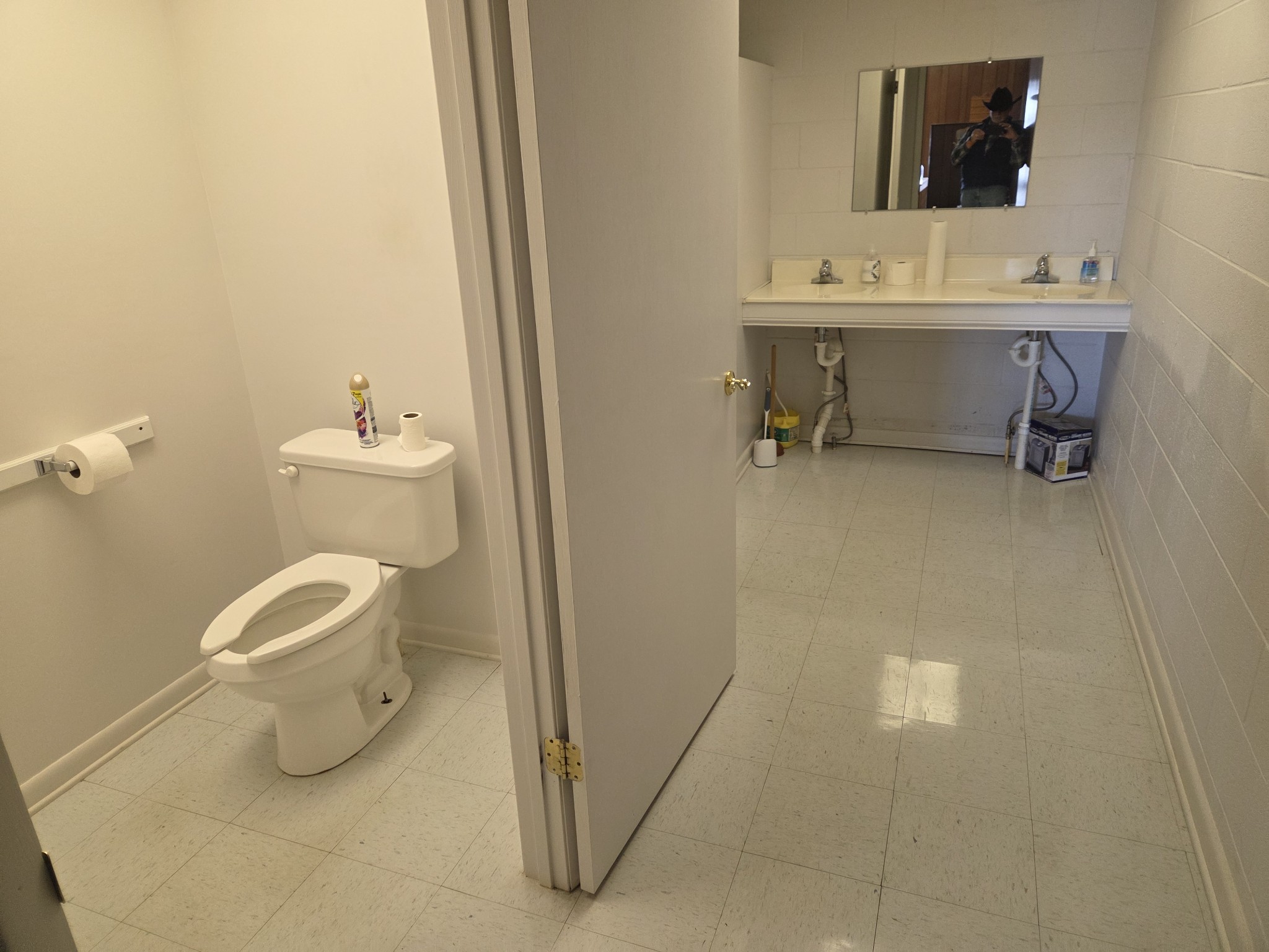 1000 Dinah Shore Blvd