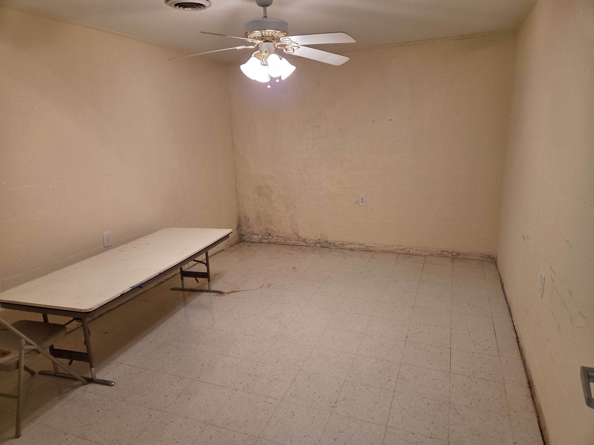 1000 Dinah Shore Blvd