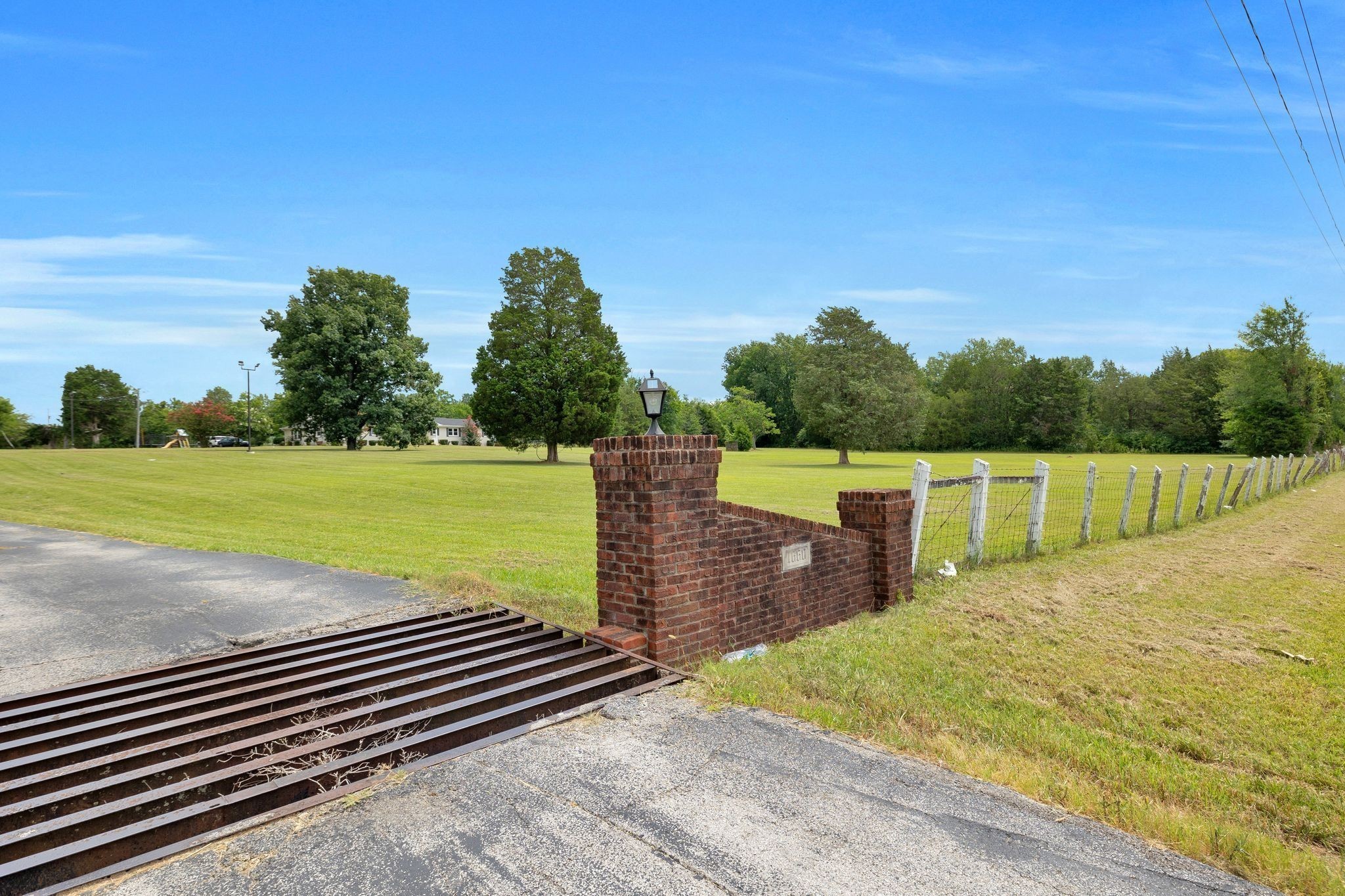 1666 Fayetteville Hwy