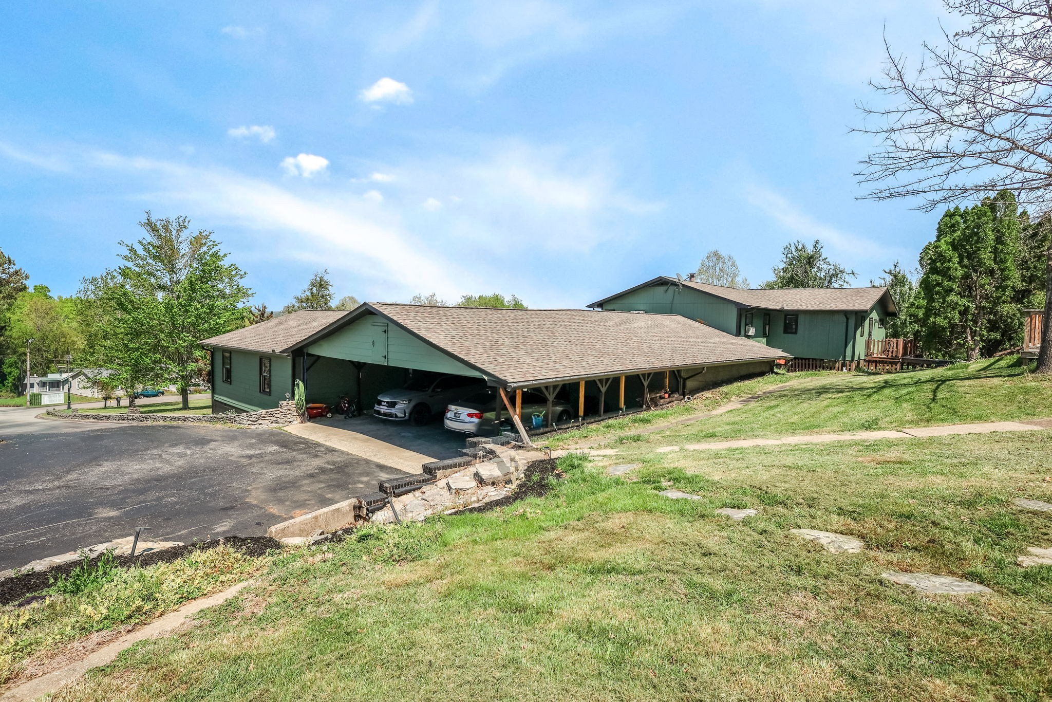 305 Ridgewood Dr