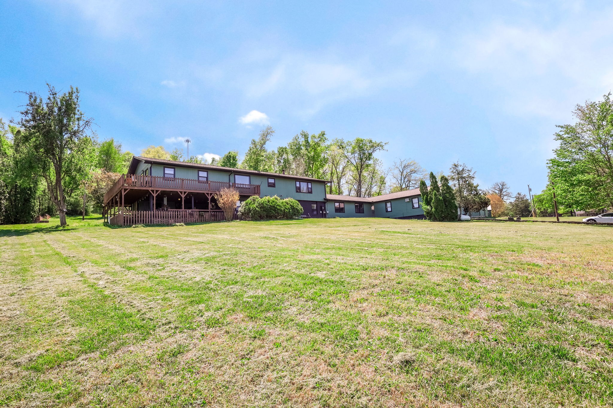 305 Ridgewood Dr
