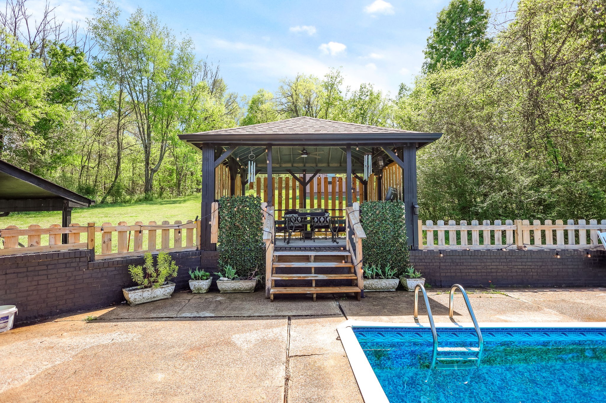 305 Ridgewood Dr