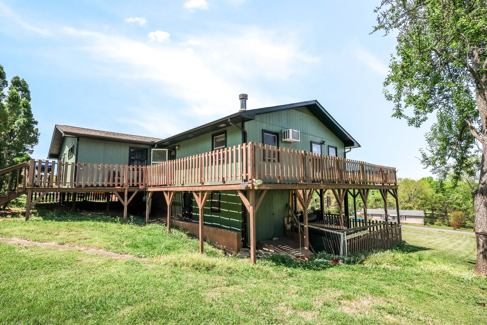 305 Ridgewood Dr