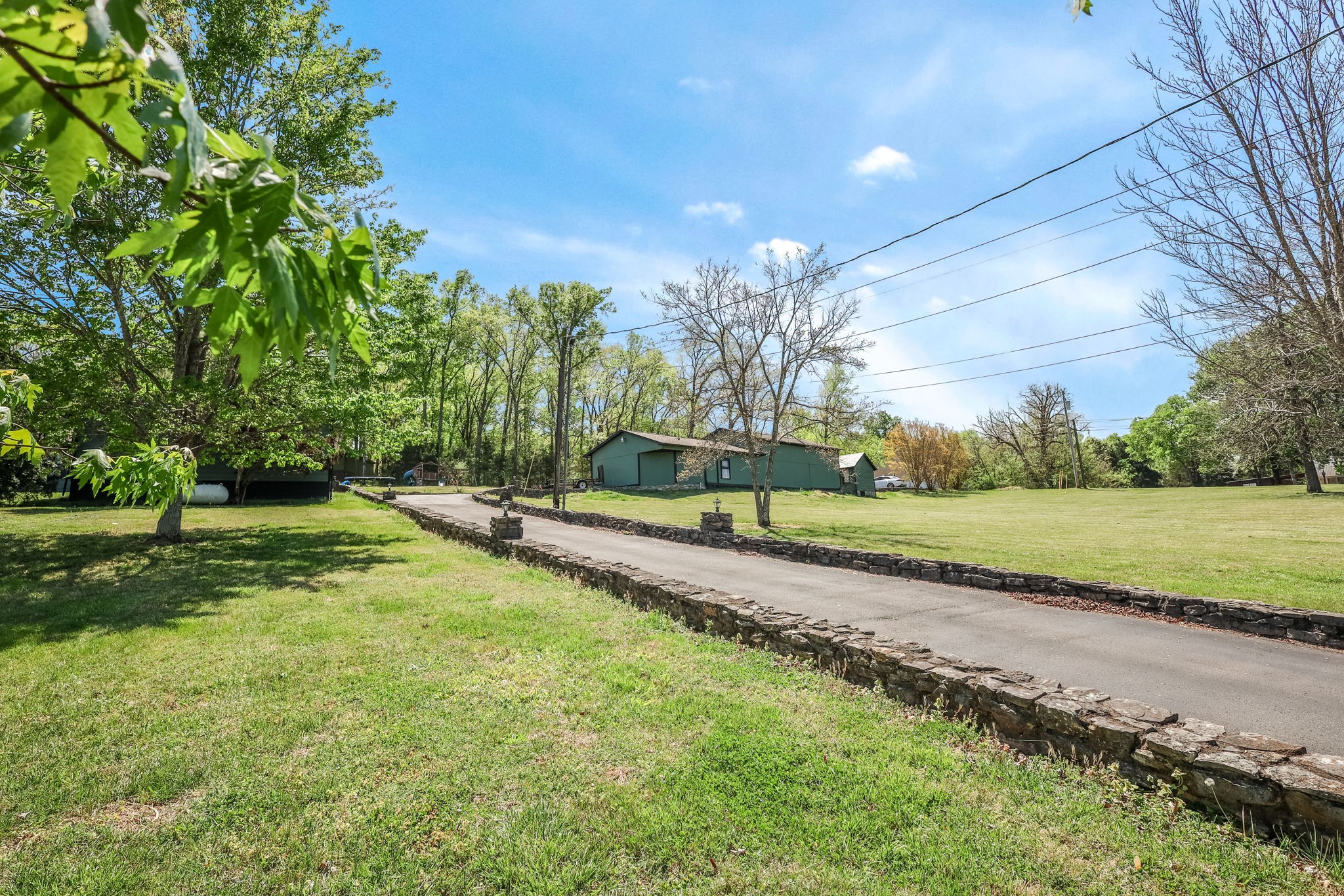 305 Ridgewood Dr