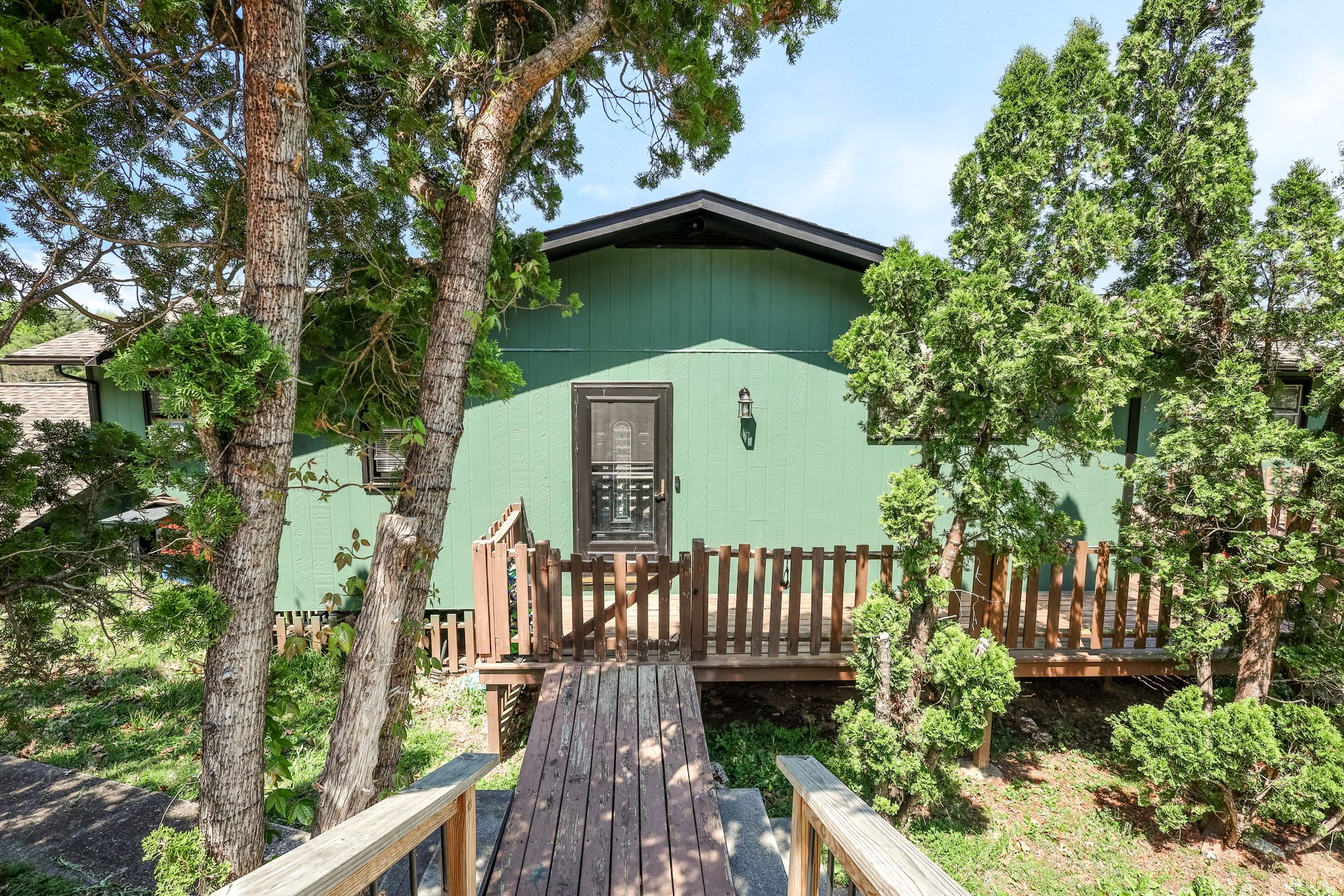 305 Ridgewood Dr