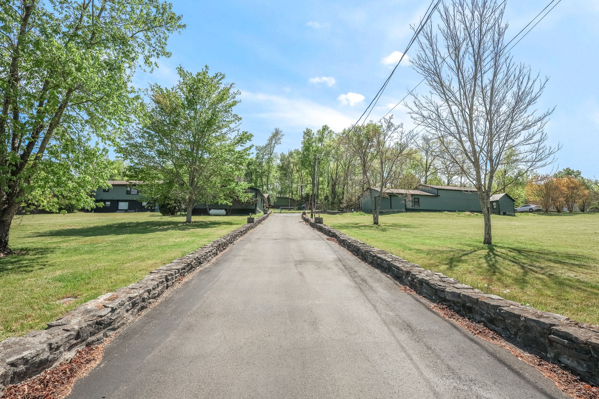 305 Ridgewood Dr