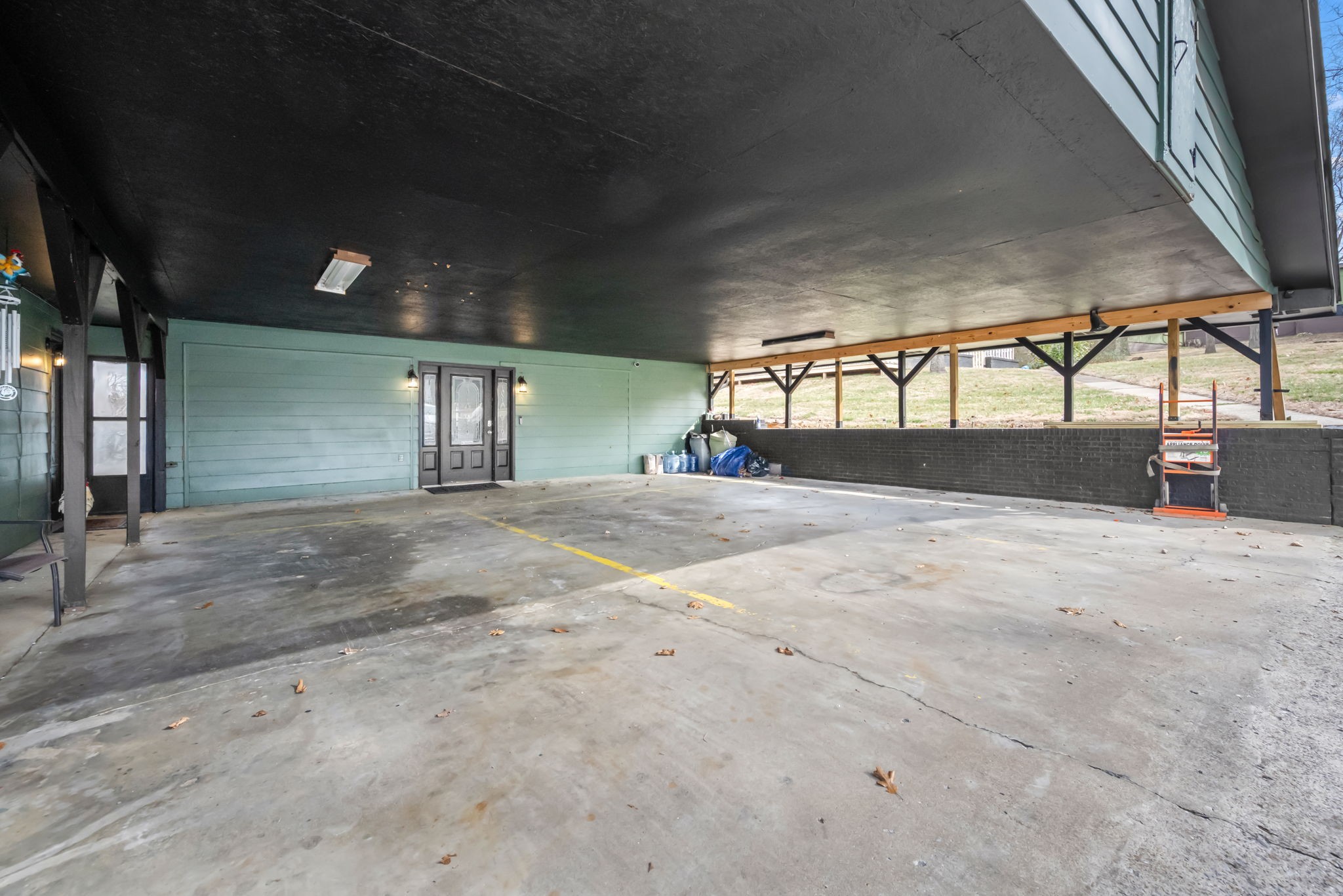 305 Ridgewood Dr