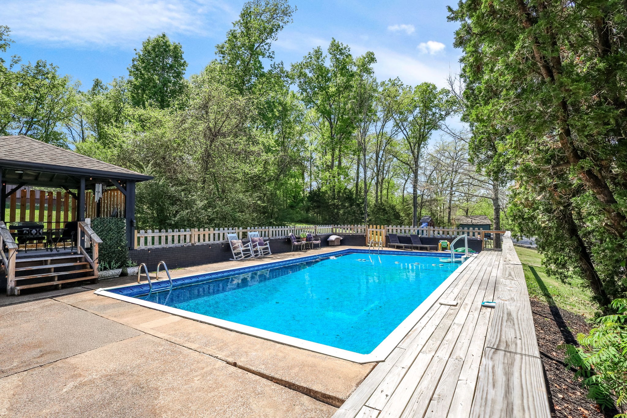 305 Ridgewood Dr