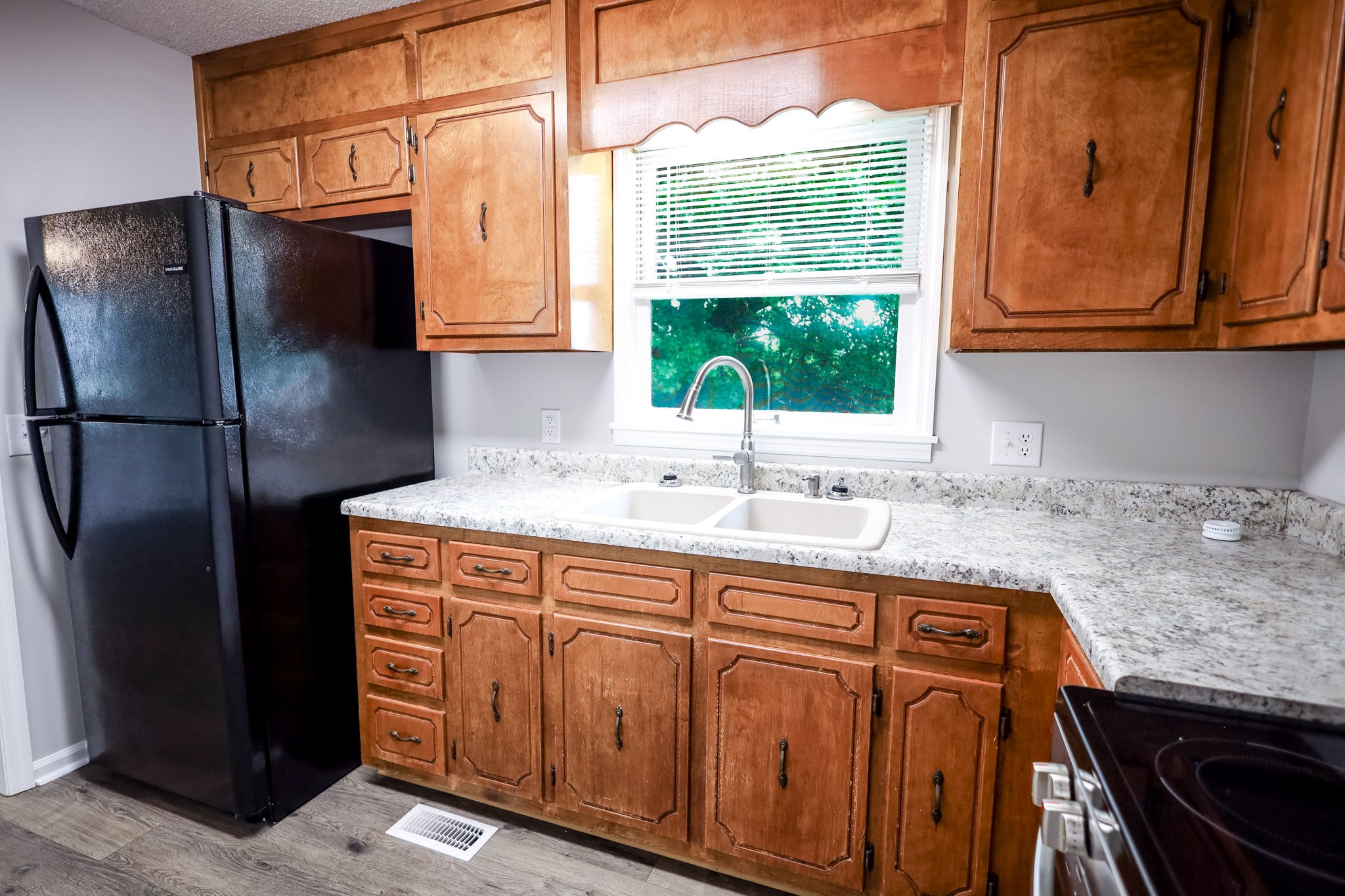 17031/2 Gordon Rd, N