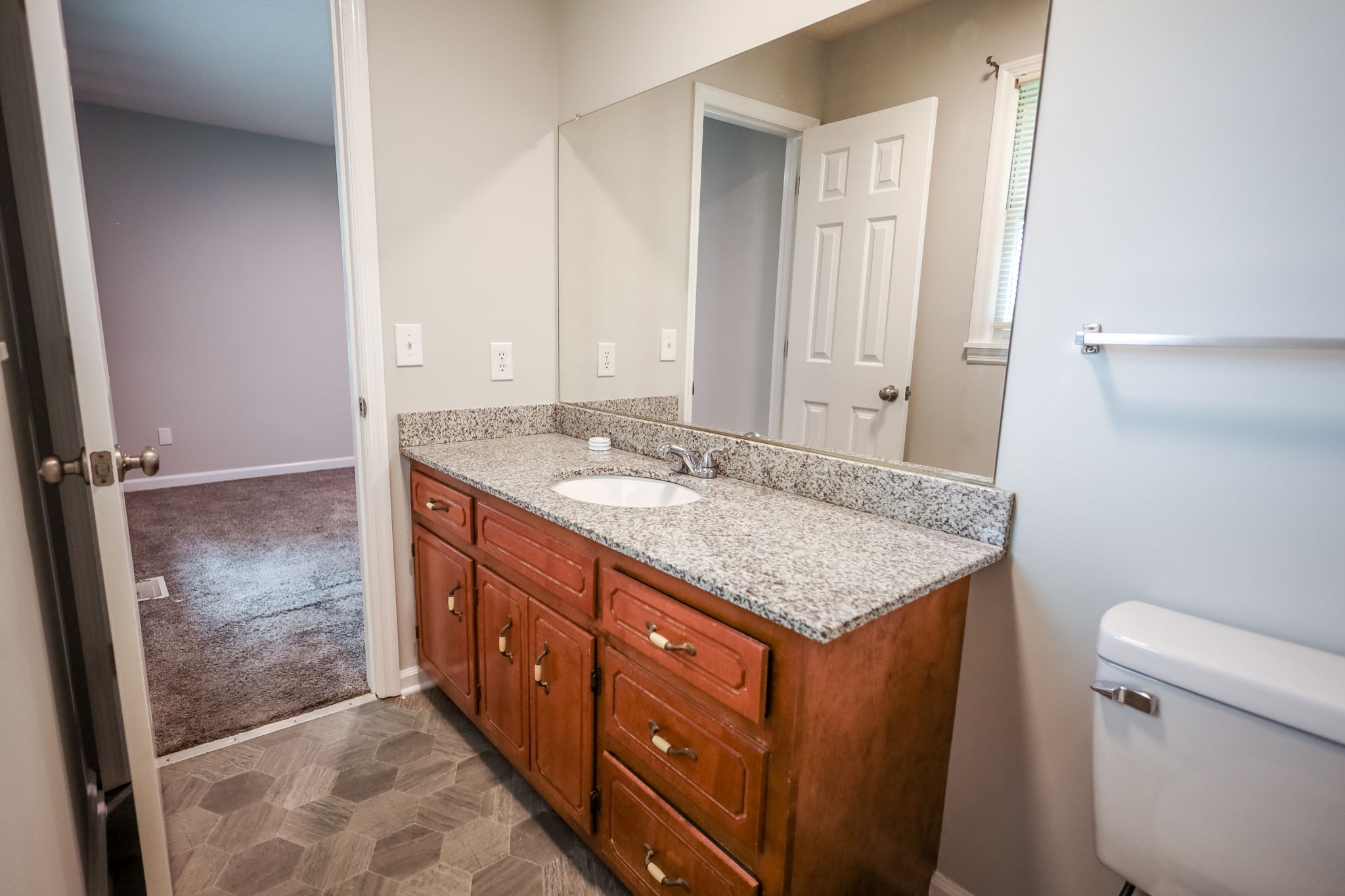 17031/2 Gordon Rd, N