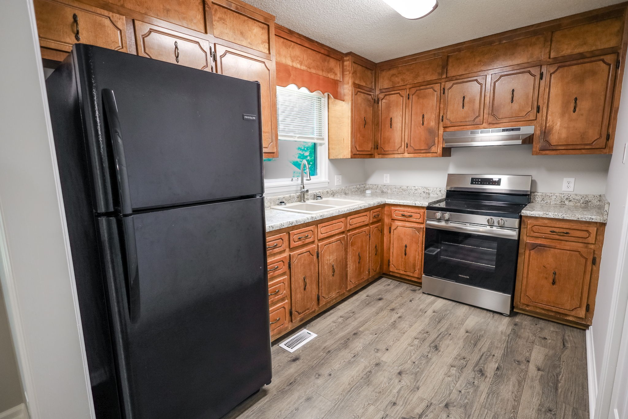 17031/2 Gordon Rd, N