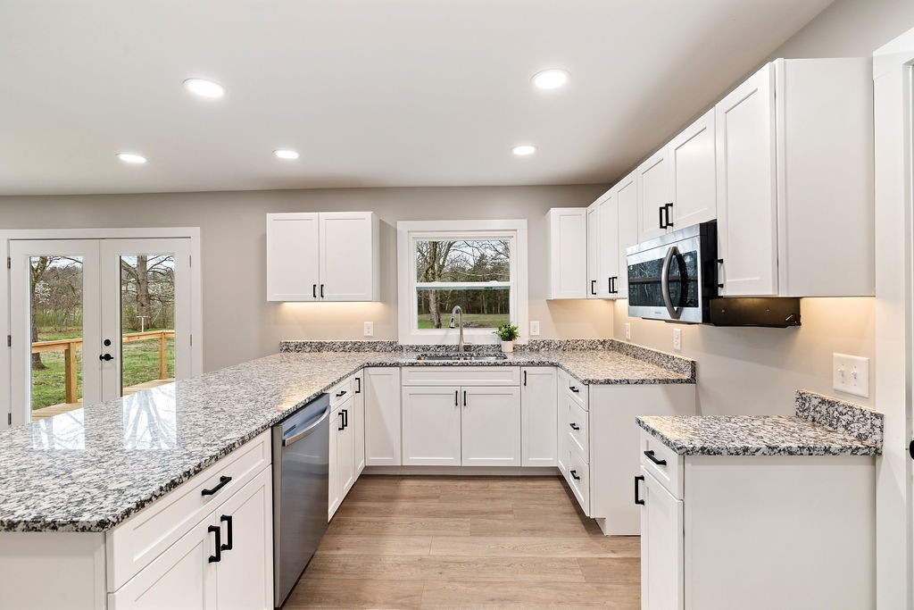 2338 Highway 82, S