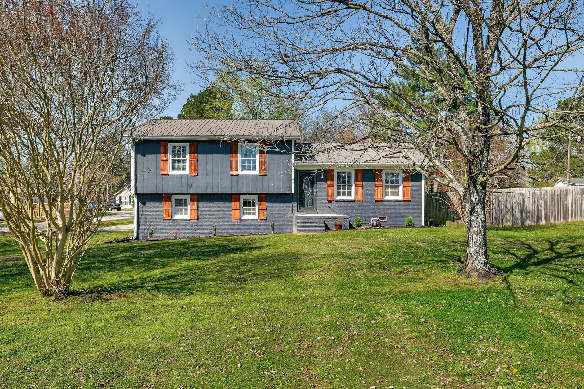 105 Simmons Cir