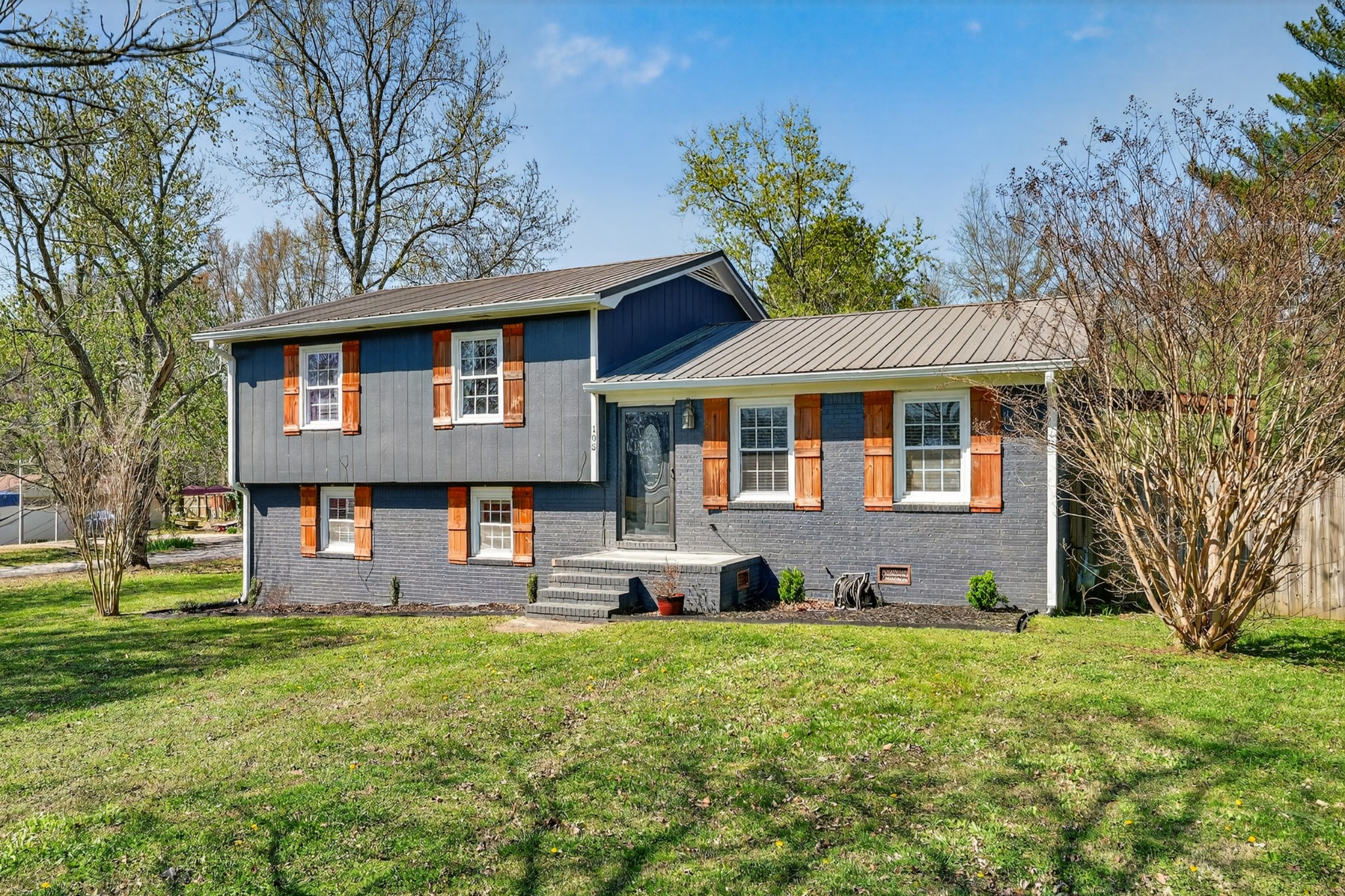 105 Simmons Cir