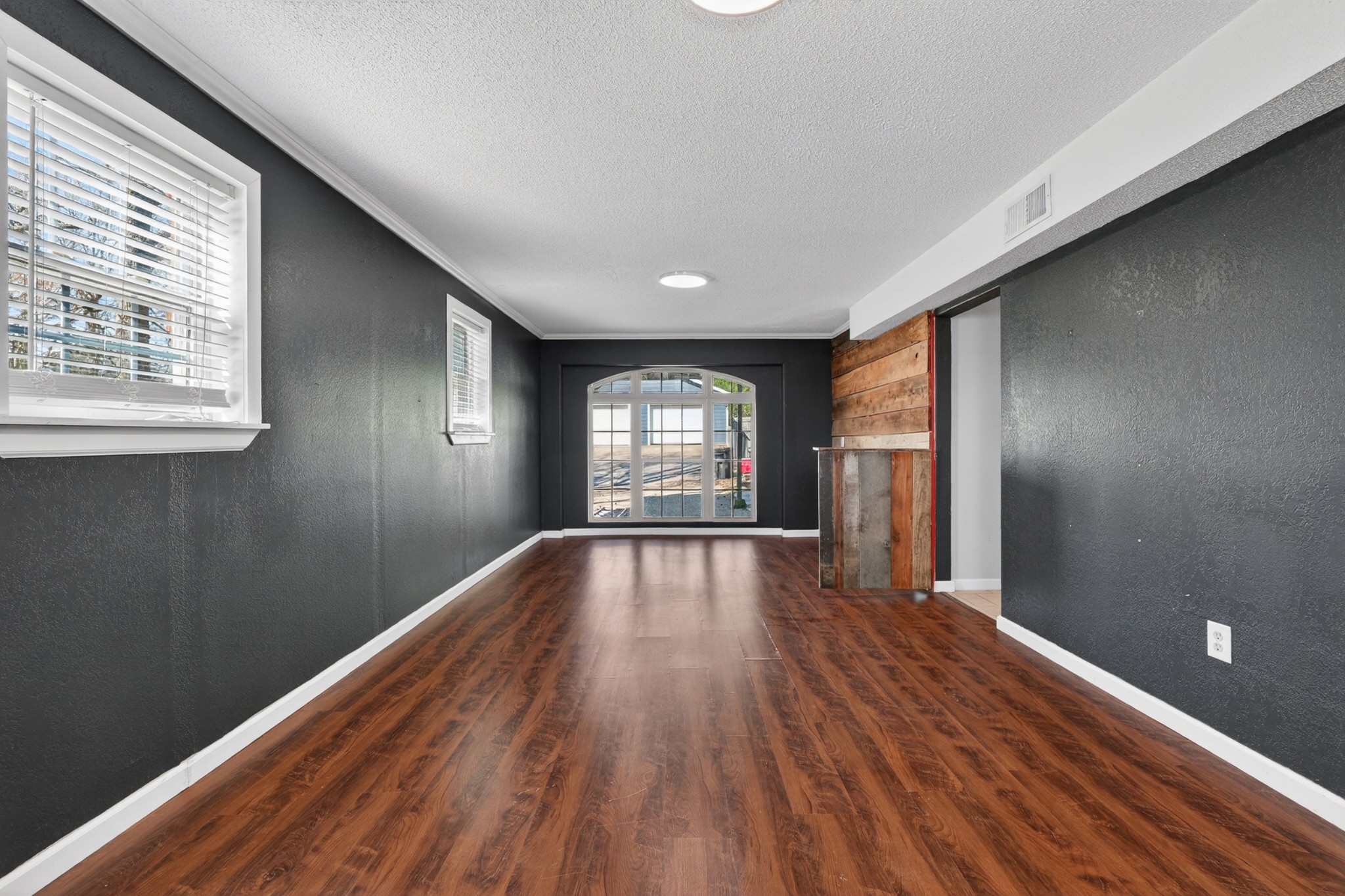 105 Simmons Cir