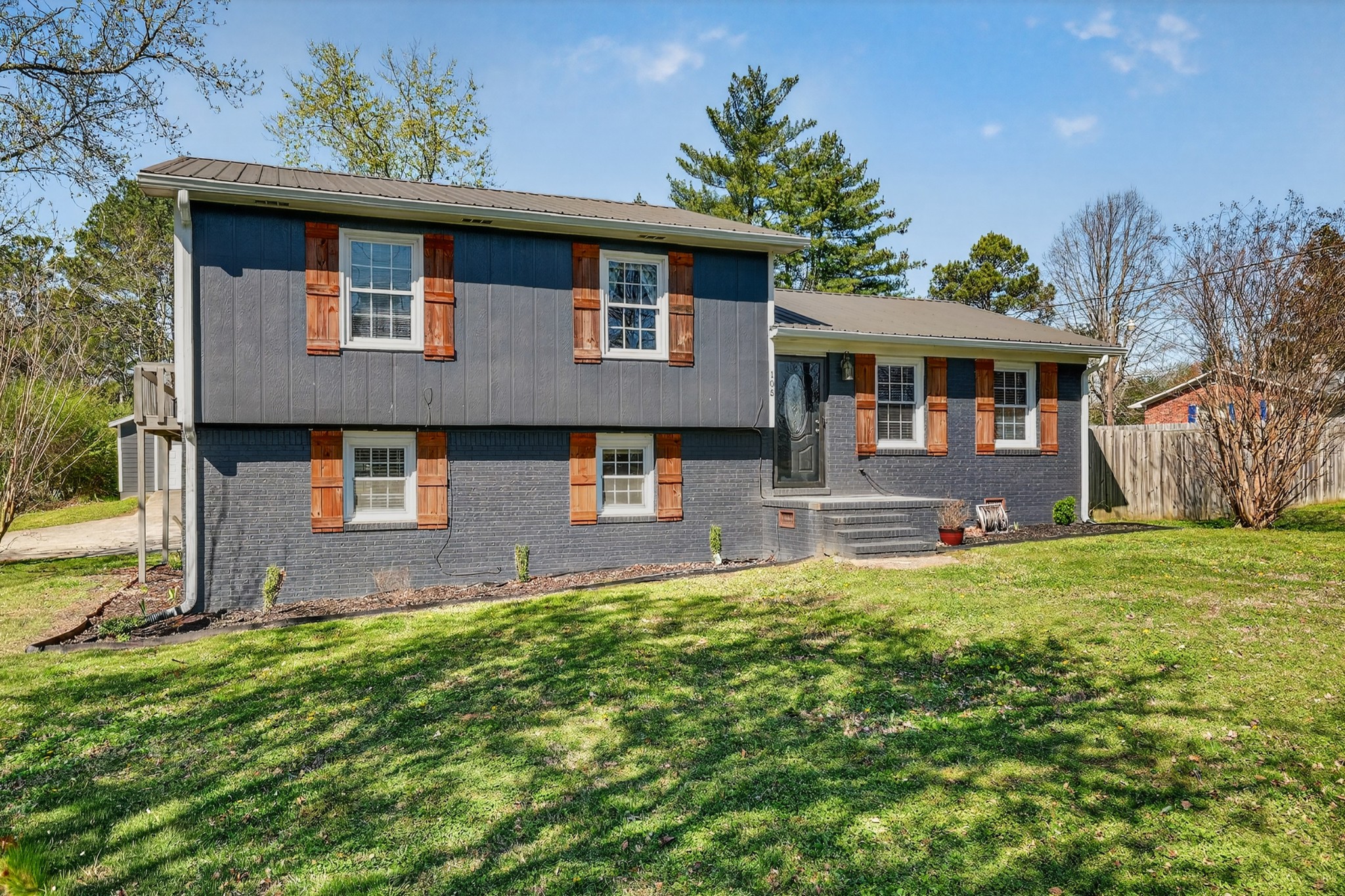 105 Simmons Cir