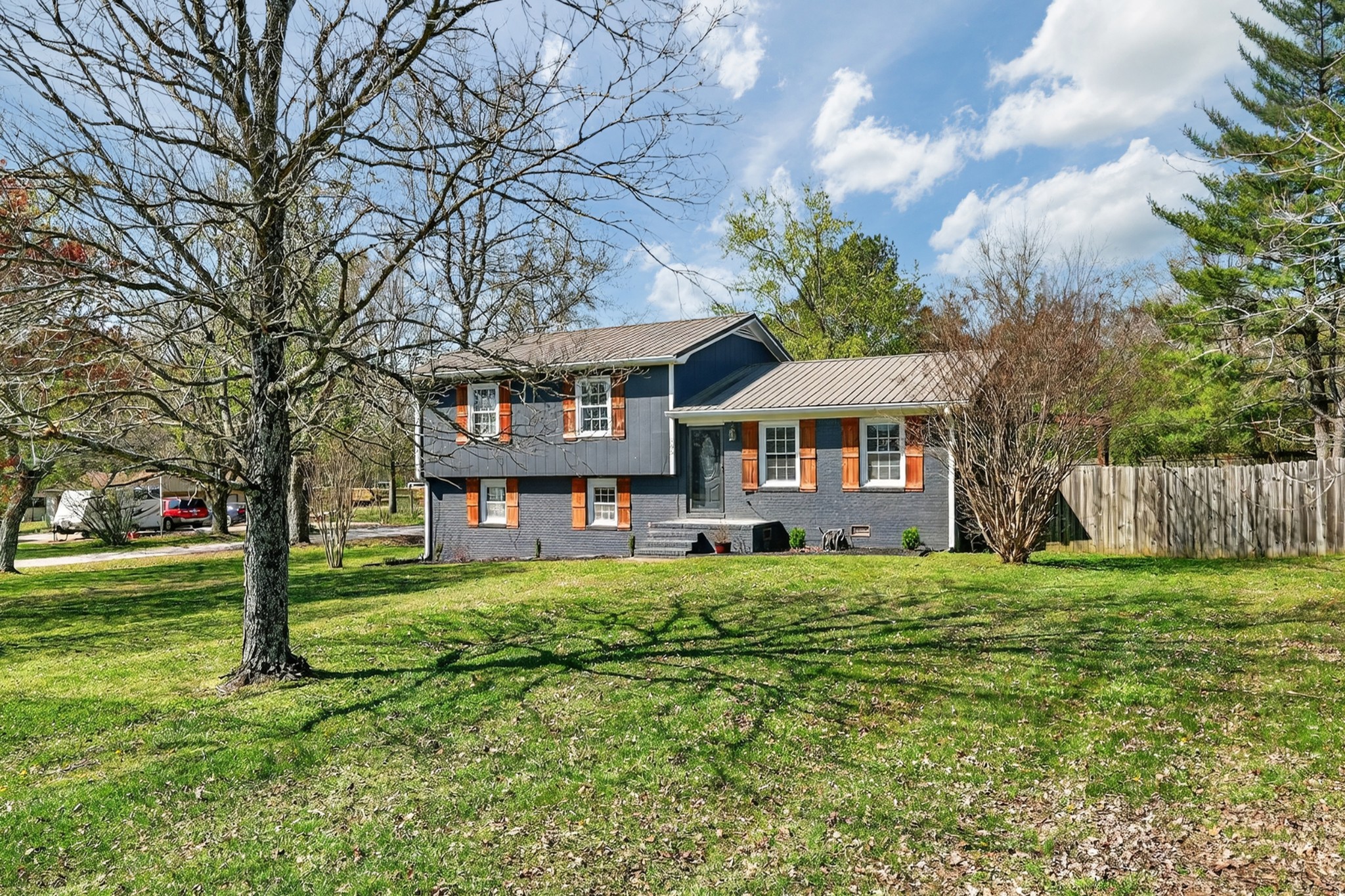 105 Simmons Cir