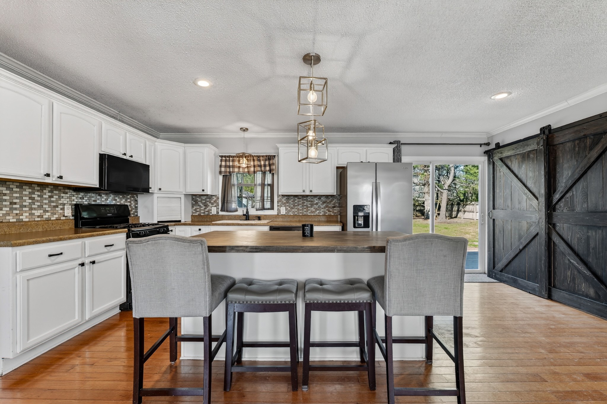 105 Simmons Cir