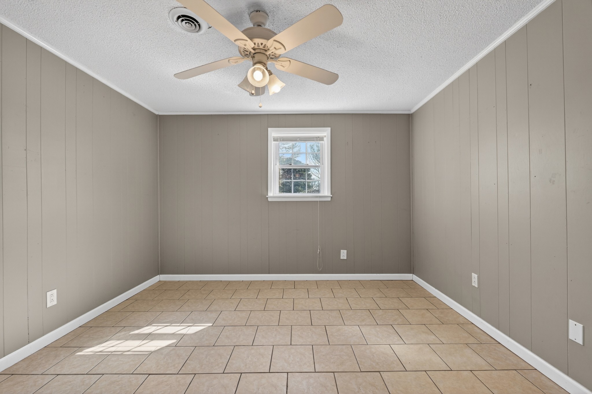 105 Simmons Cir